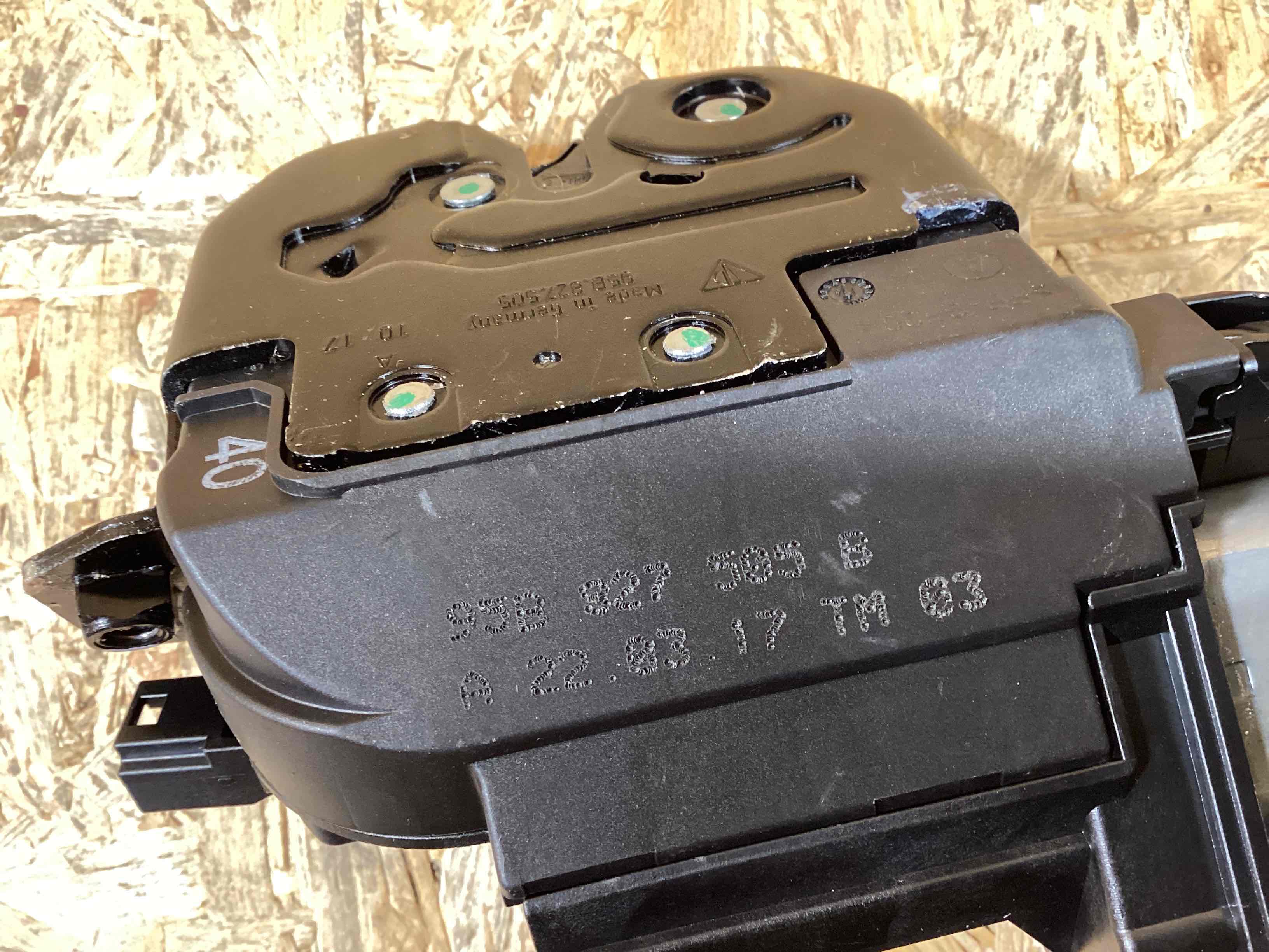 Замок багажника Porsche Macan 051125-107