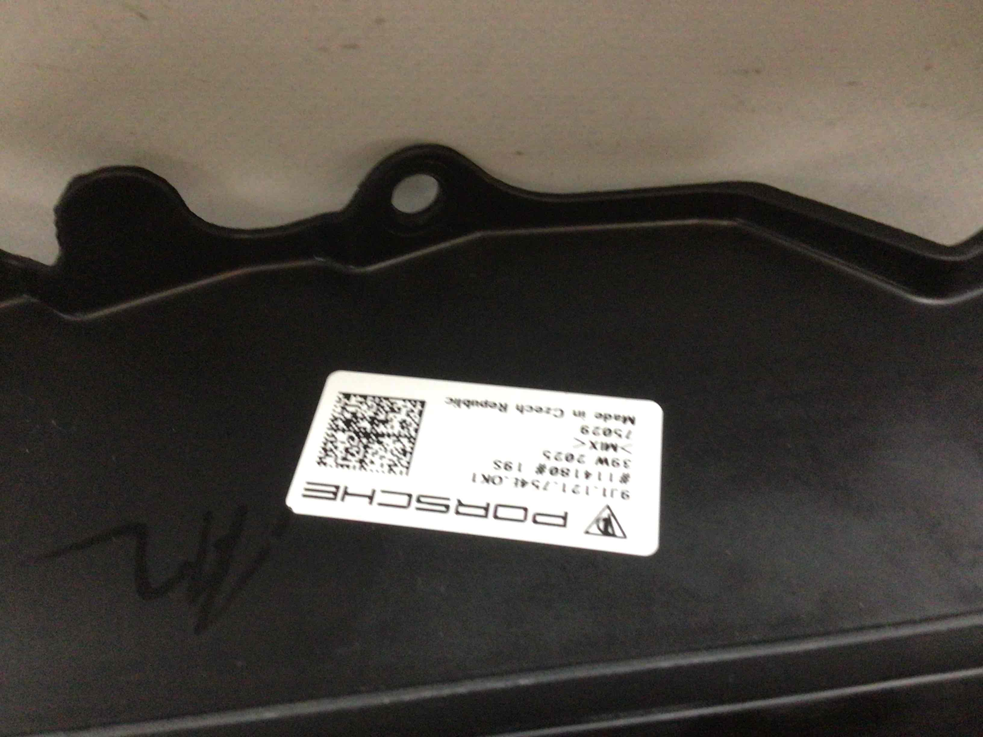 Жалюзи радиатора Porsche Taycan 060126-001