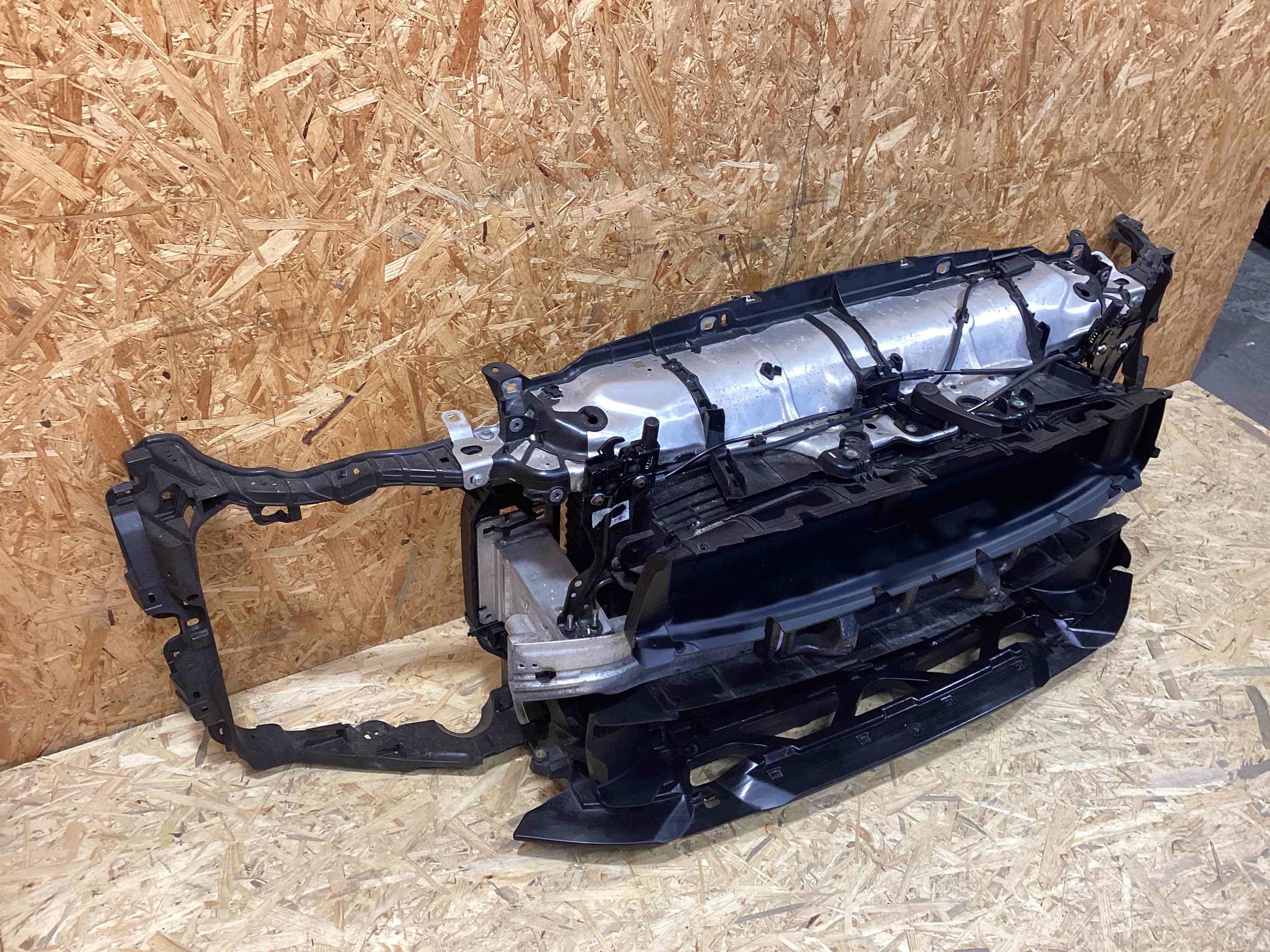 Передняя панель крепления облицовки (телевизор) Porsche Macan 060126-101