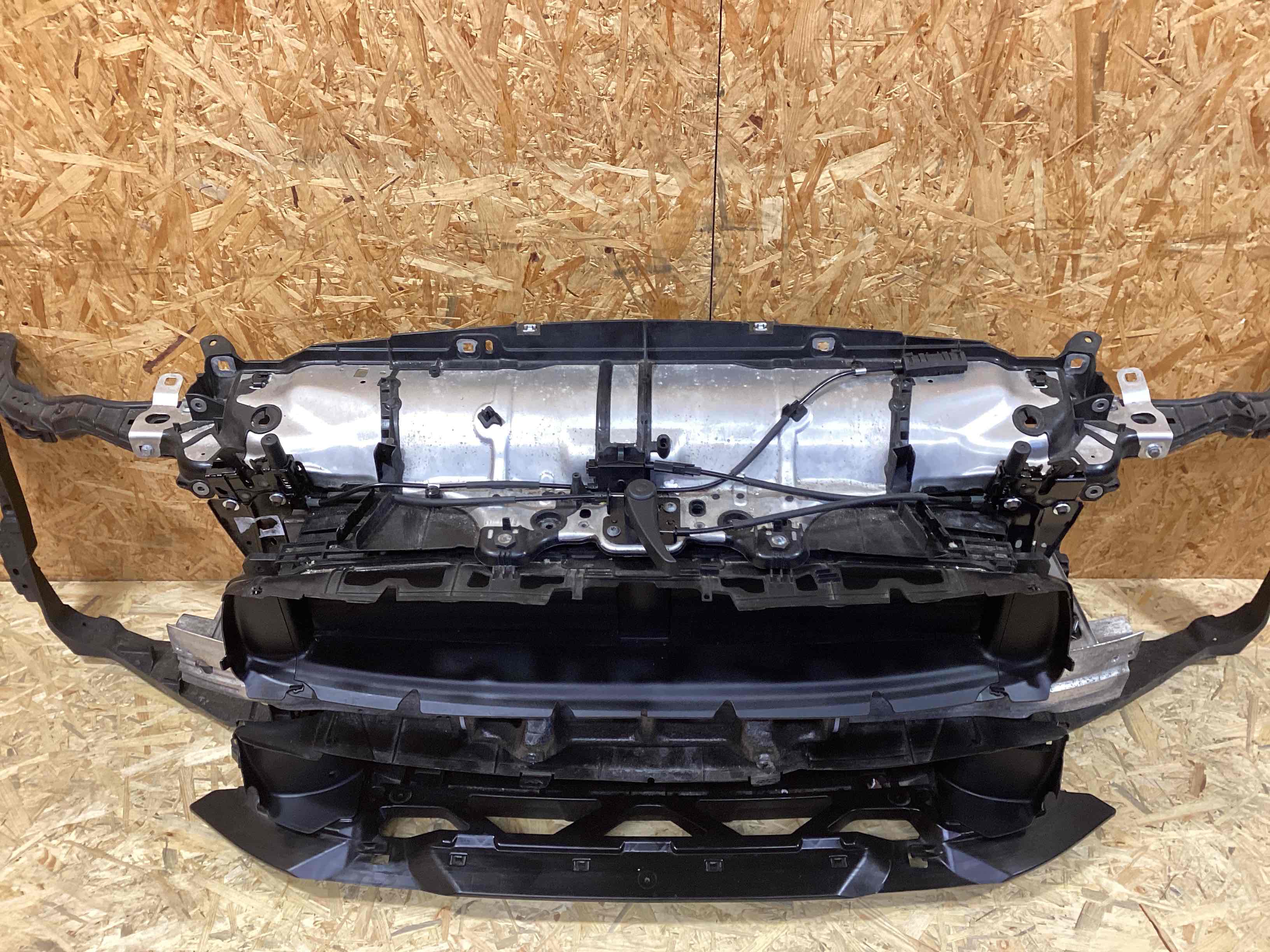 Передняя панель крепления облицовки (телевизор) Porsche Macan 060126-101