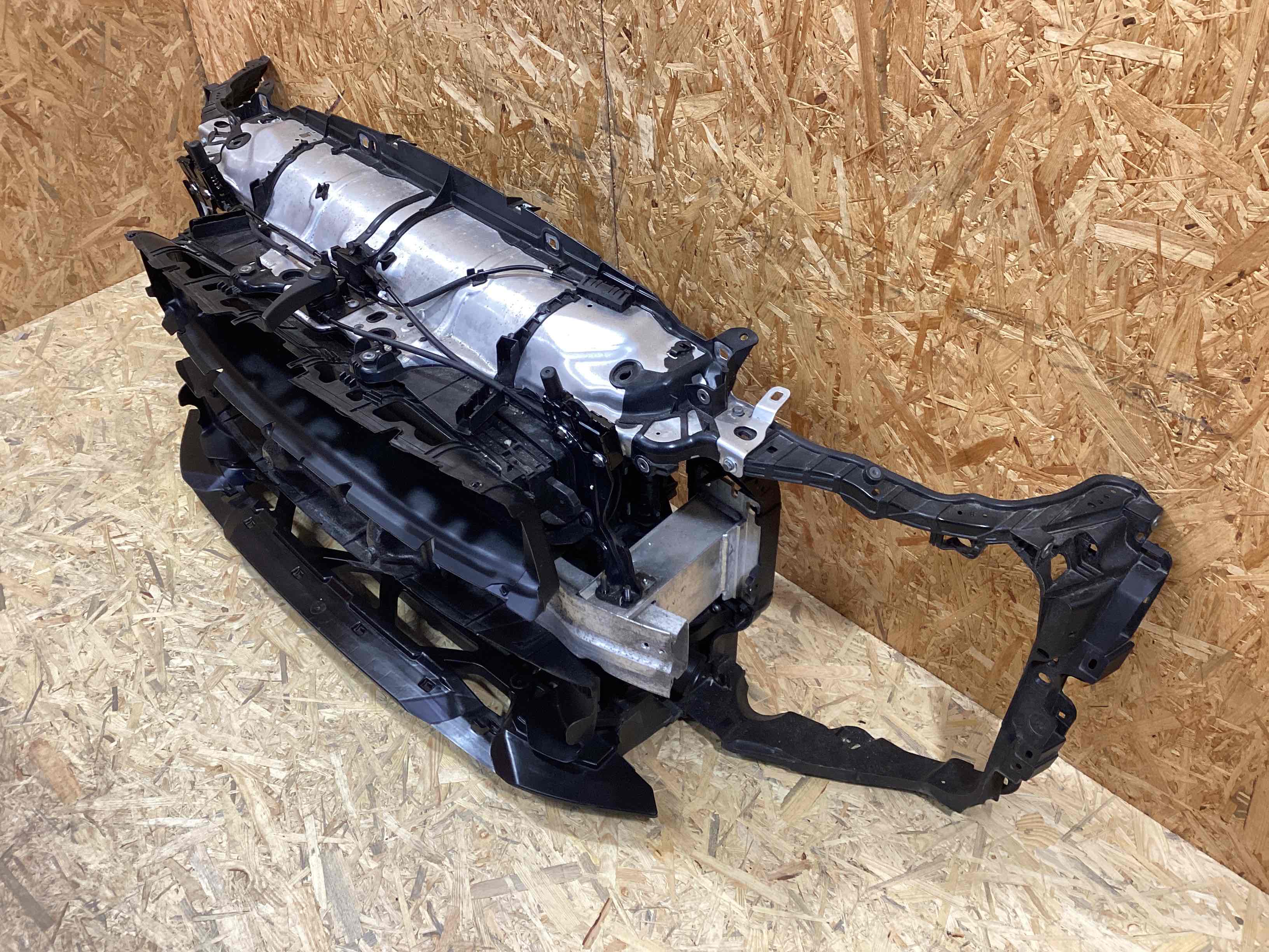 Передняя панель крепления облицовки (телевизор) Porsche Macan 060126-101