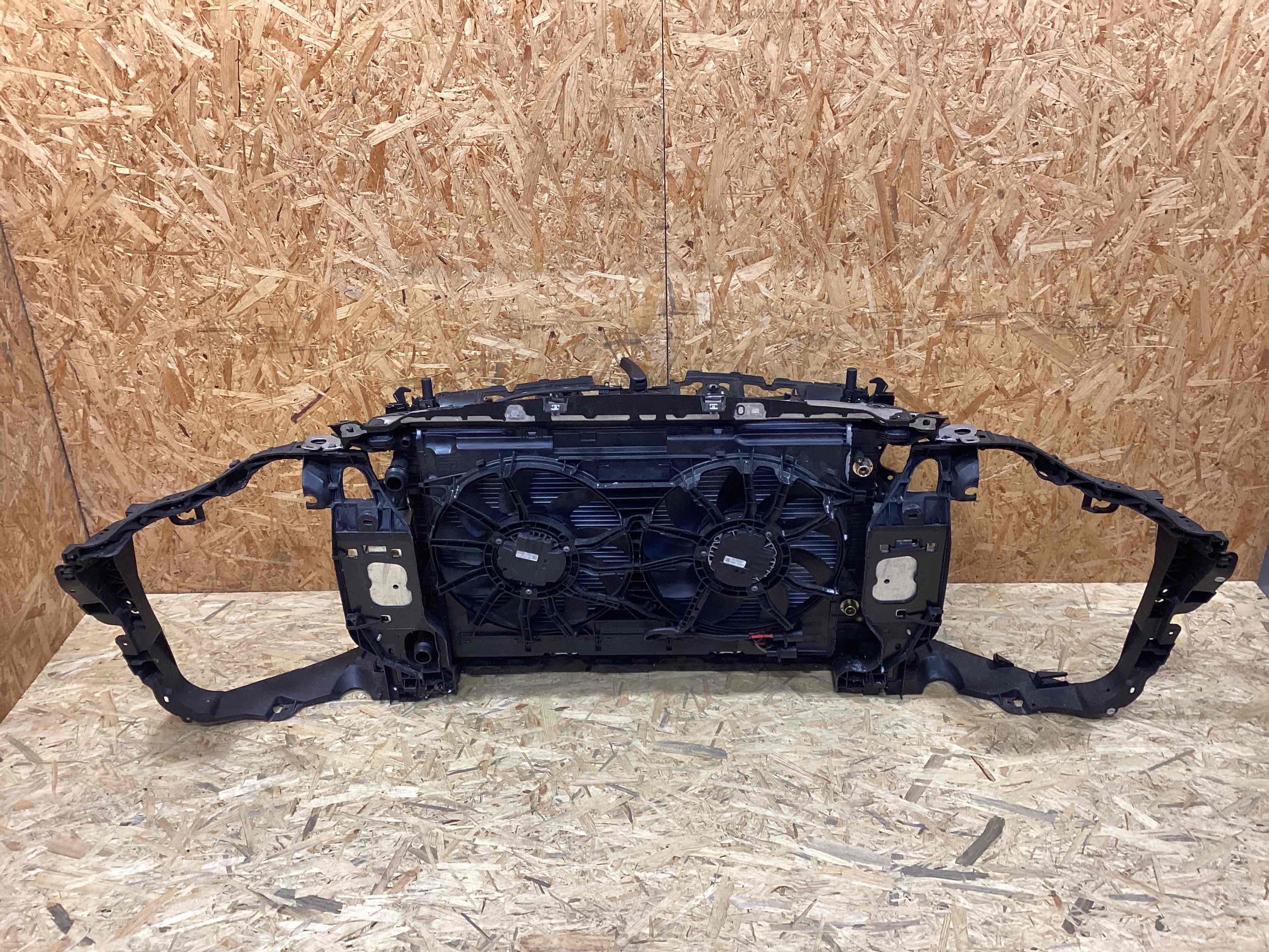 Передняя панель крепления облицовки (телевизор) Porsche Macan 060126-101