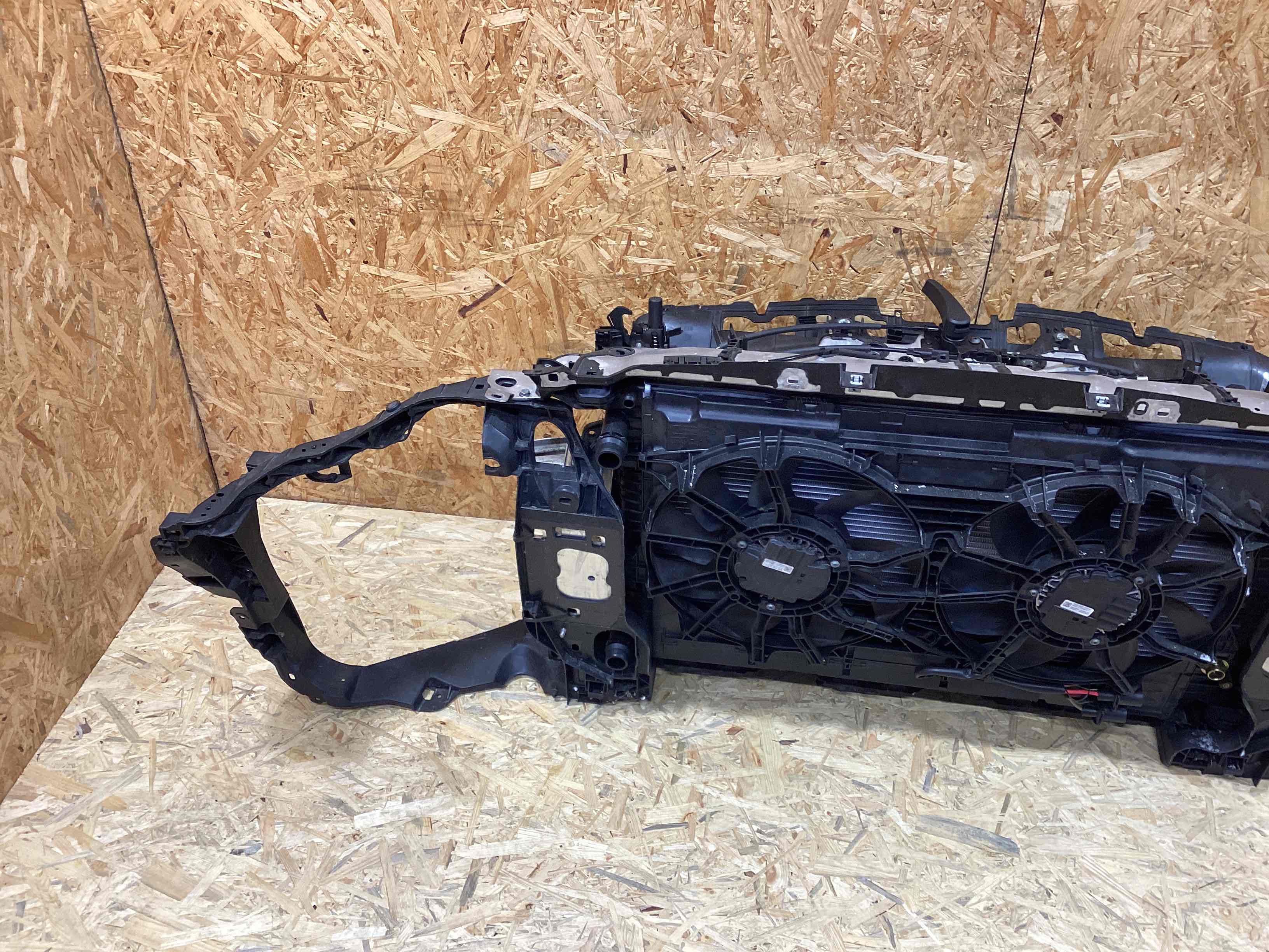 Передняя панель крепления облицовки (телевизор) Porsche Macan 060126-101