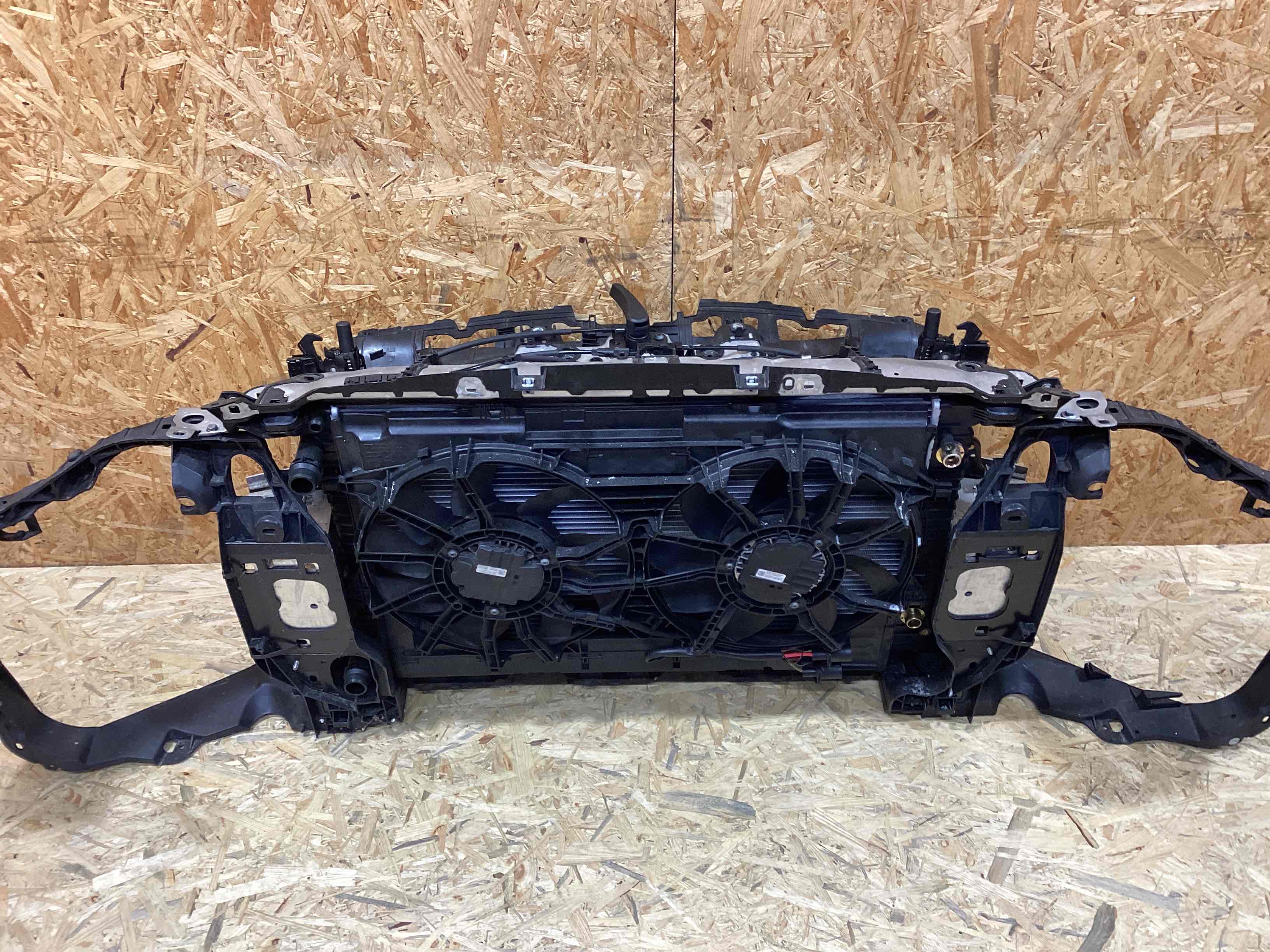 Передняя панель крепления облицовки (телевизор) Porsche Macan 060126-101