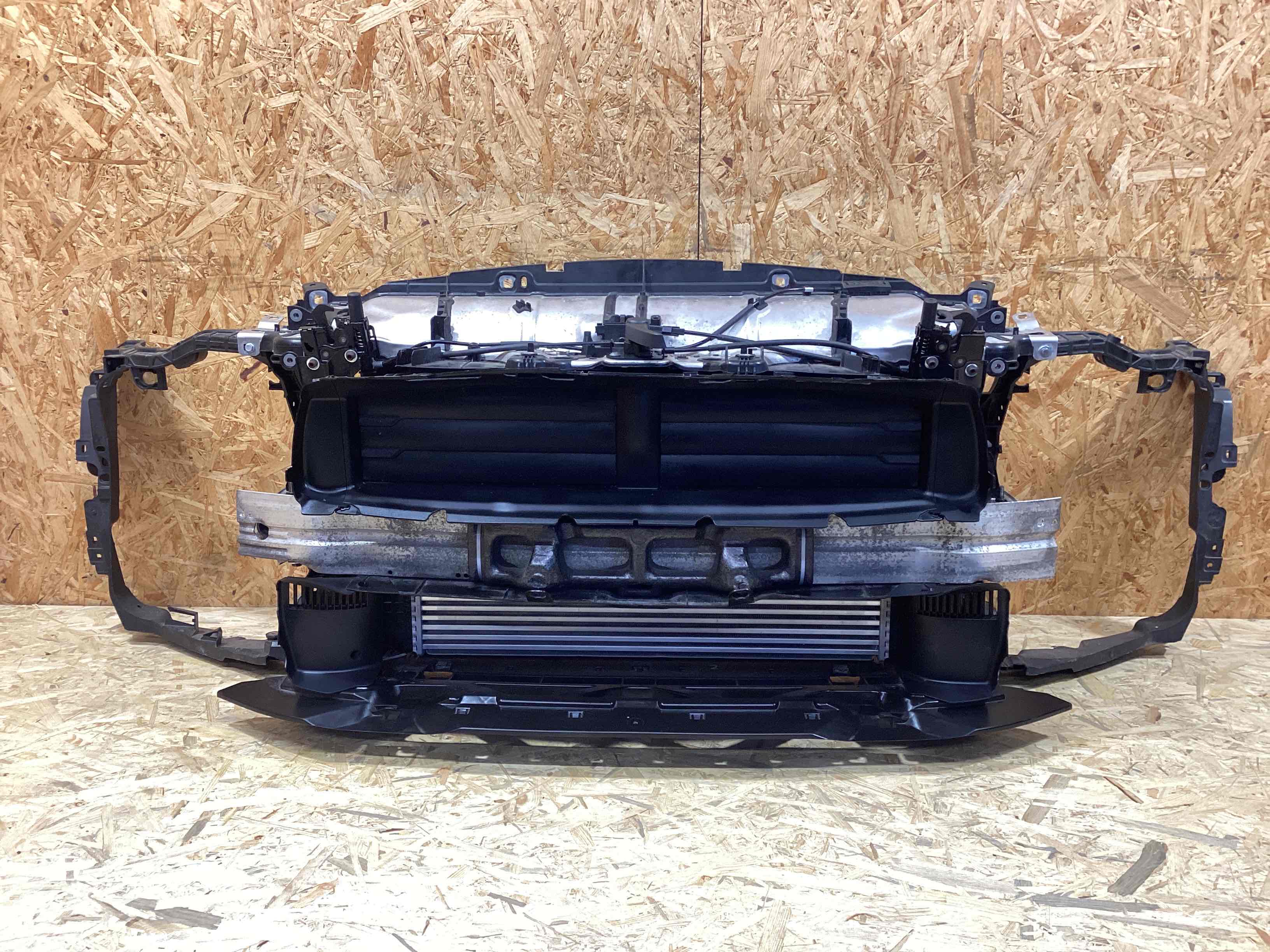 Передняя панель крепления облицовки (телевизор) Porsche Macan 060126-101