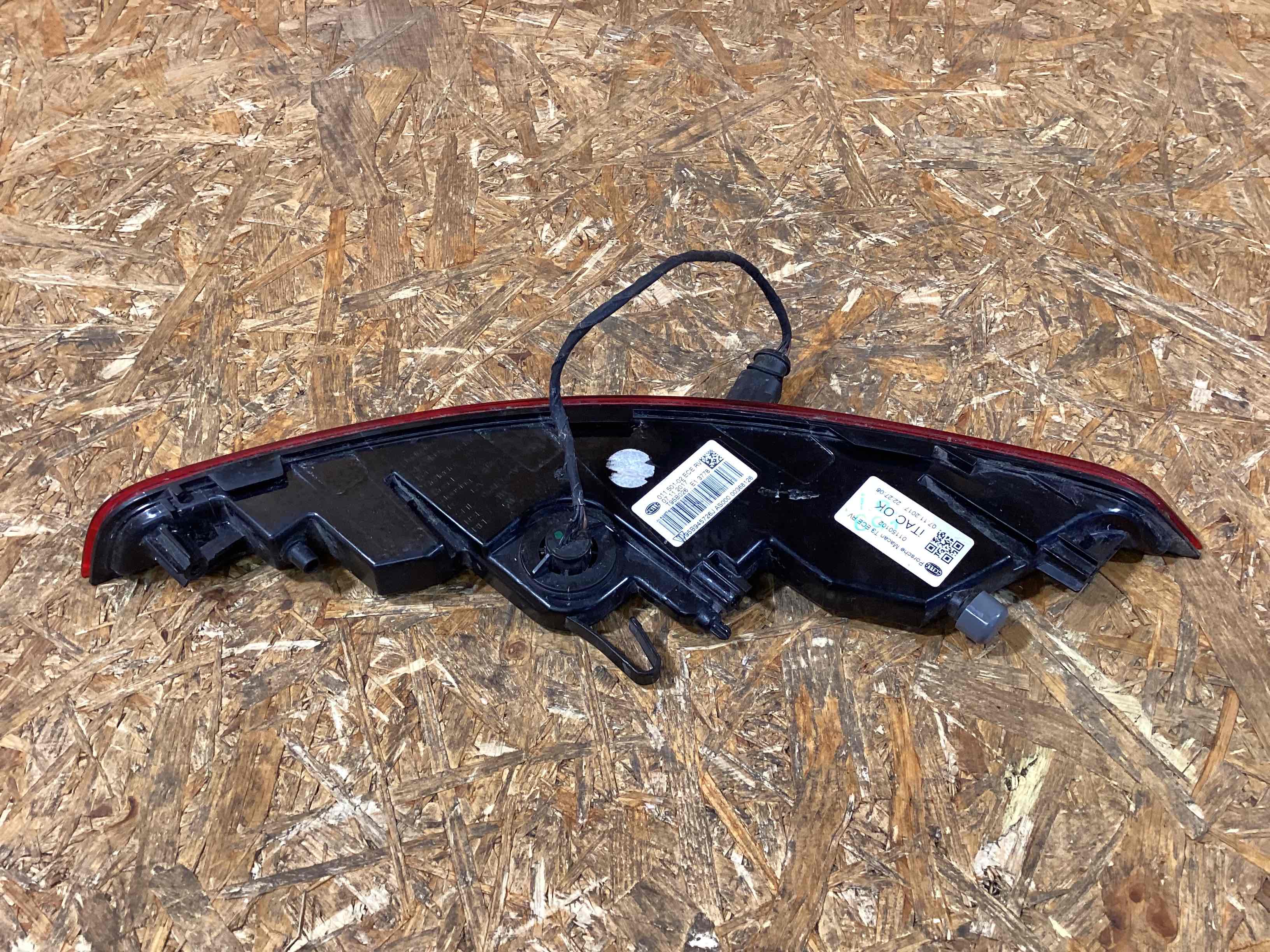 Фара противотуманная Porsche Macan 060326-105