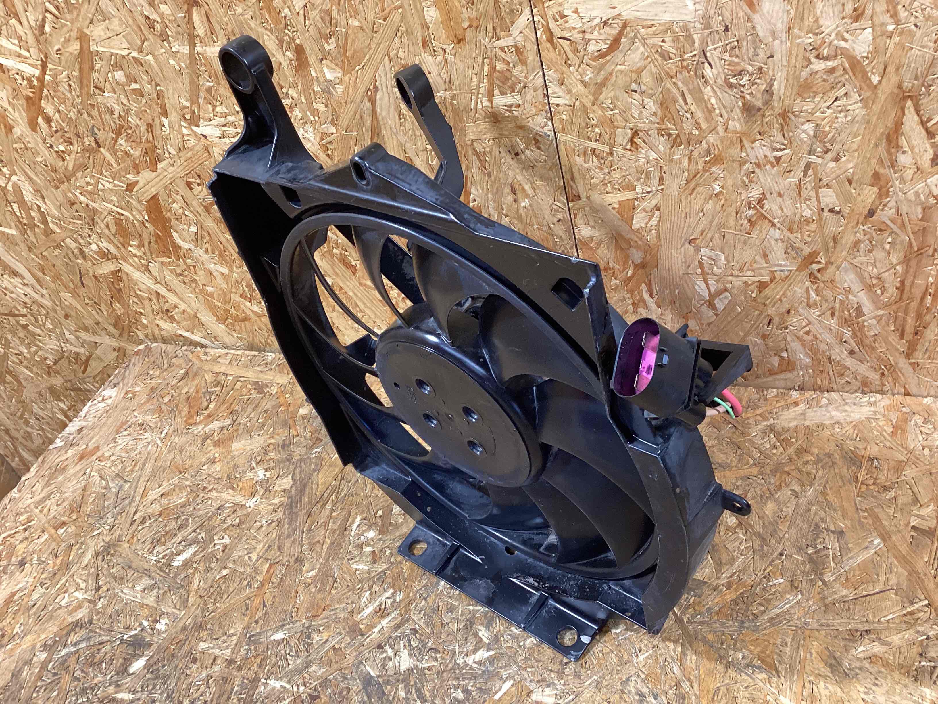 Вентилятор радиатора, вентиляторы Porsche Taycan 060326-107