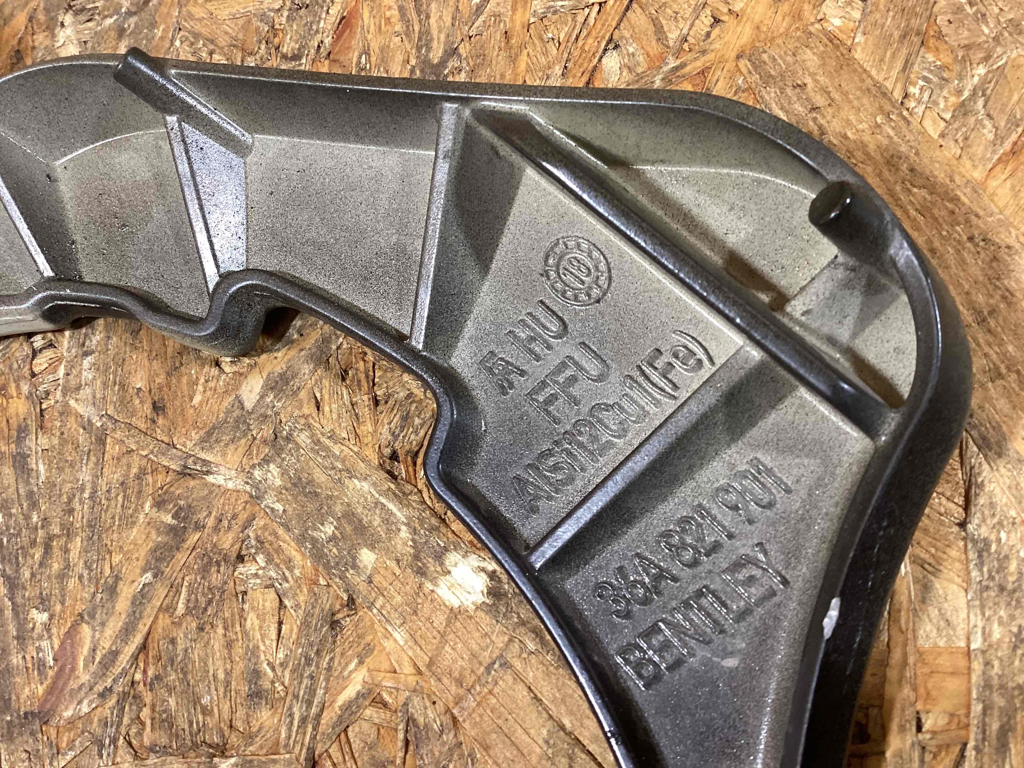 Крепление крыла Bentley Bentayga 060326-117