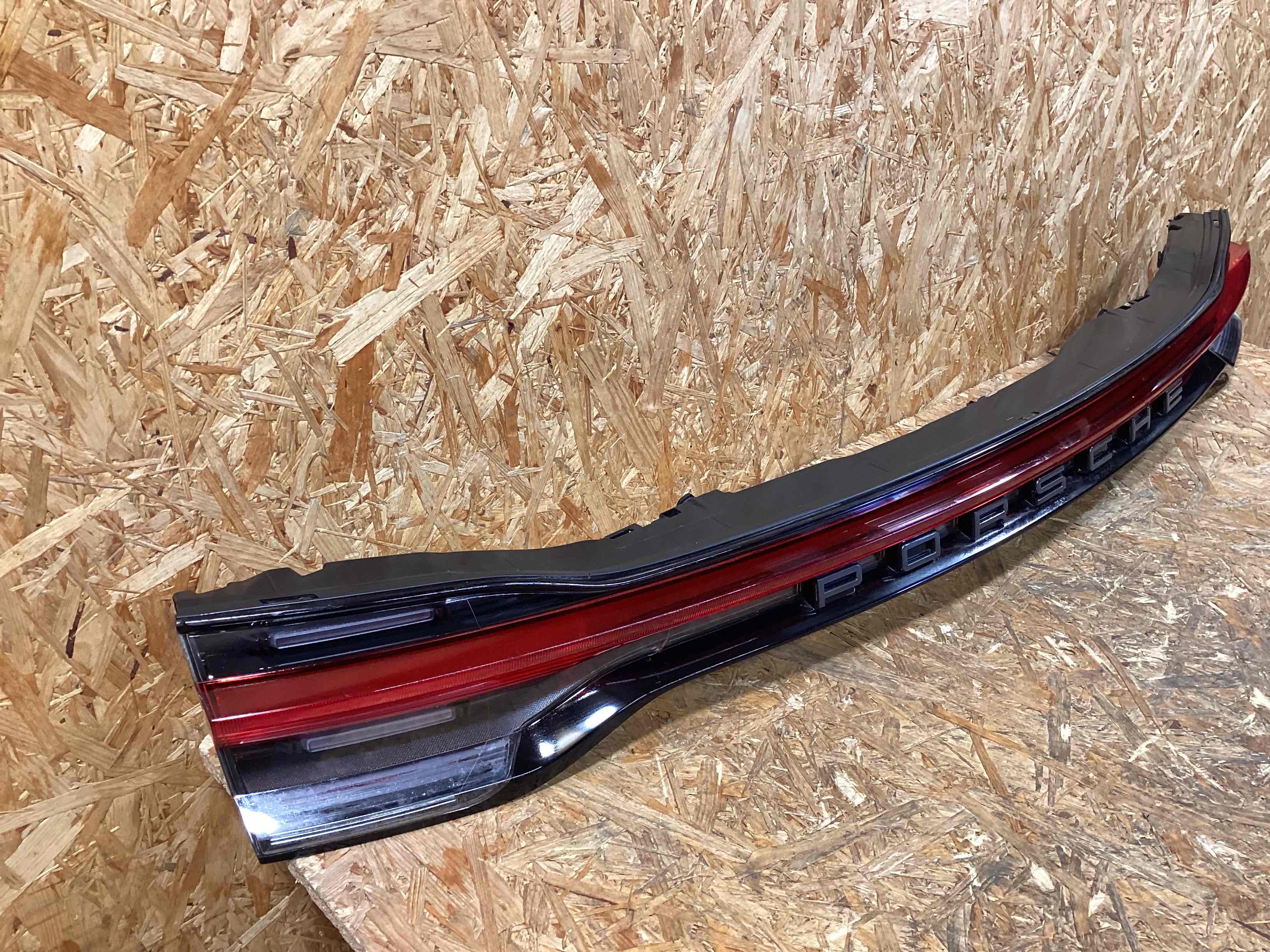 Фонарь стоп-сигнал Porsche Macan 060326-121