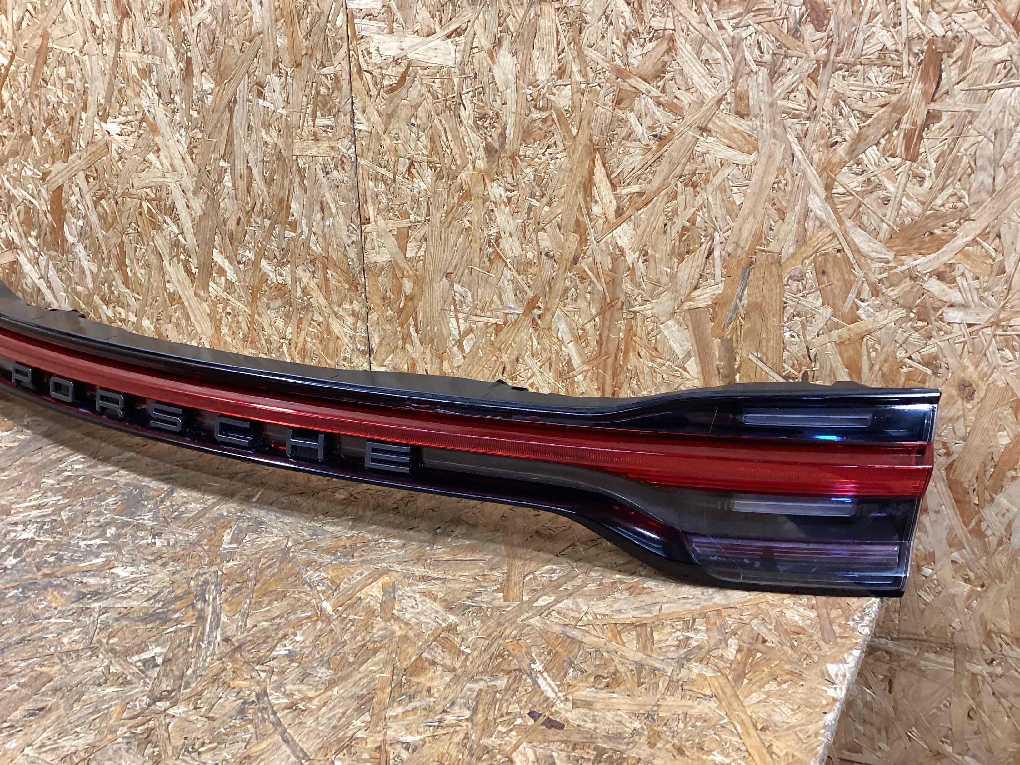 Фонарь стоп-сигнал Porsche Macan 060326-121