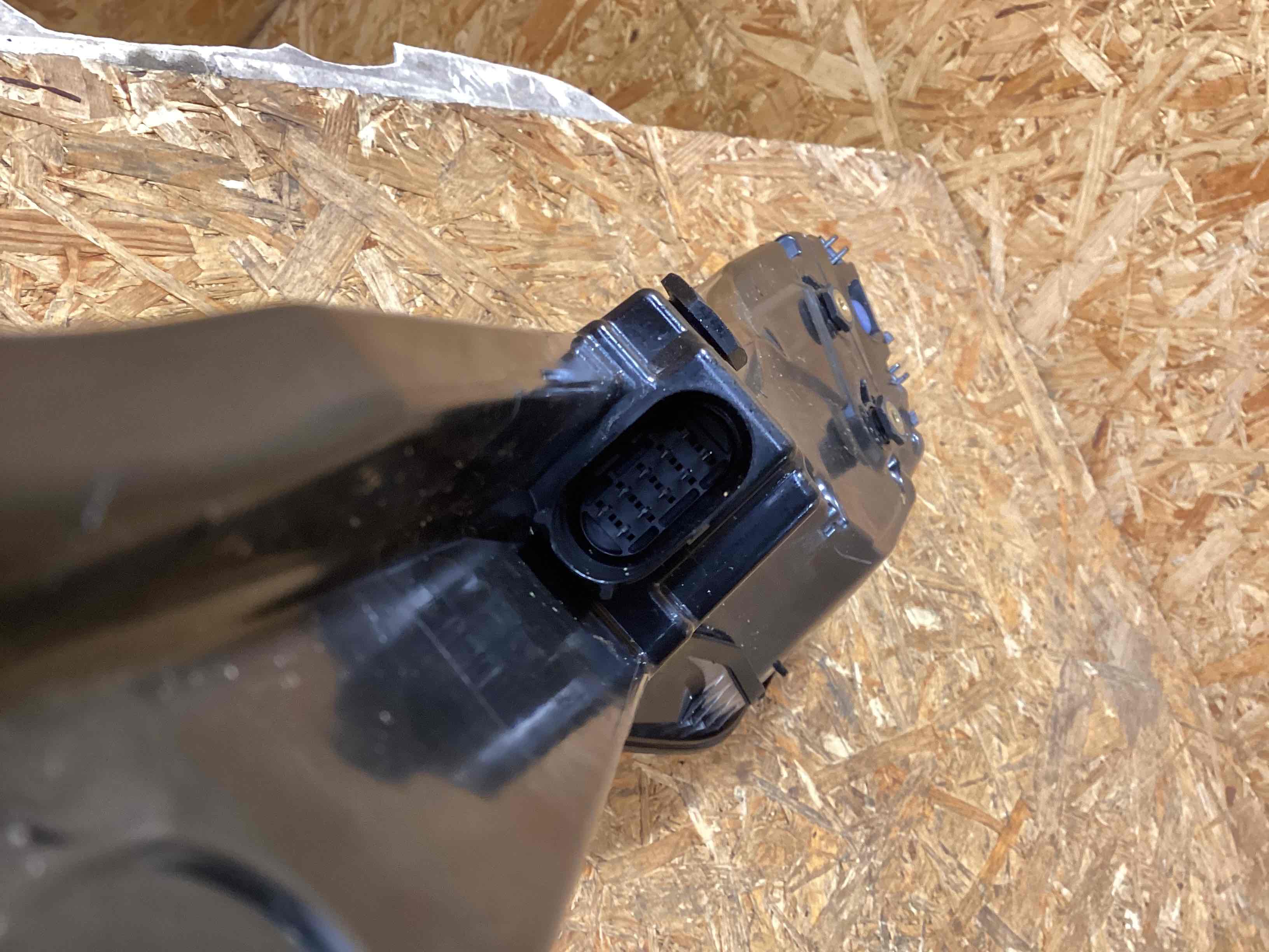 Фонарь стоп-сигнал Porsche Macan 060326-121