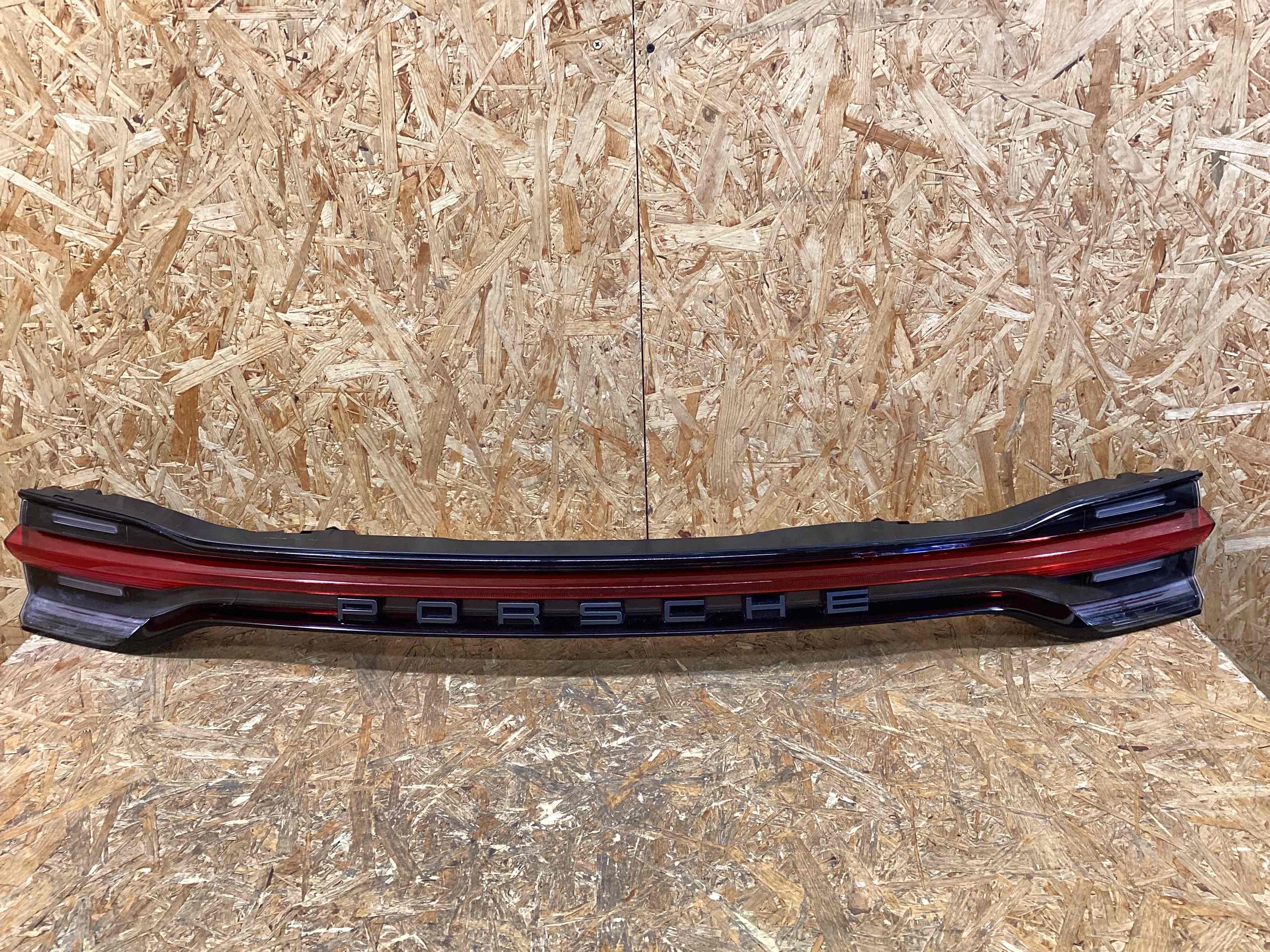 Фонарь стоп-сигнал Porsche Macan 060326-121