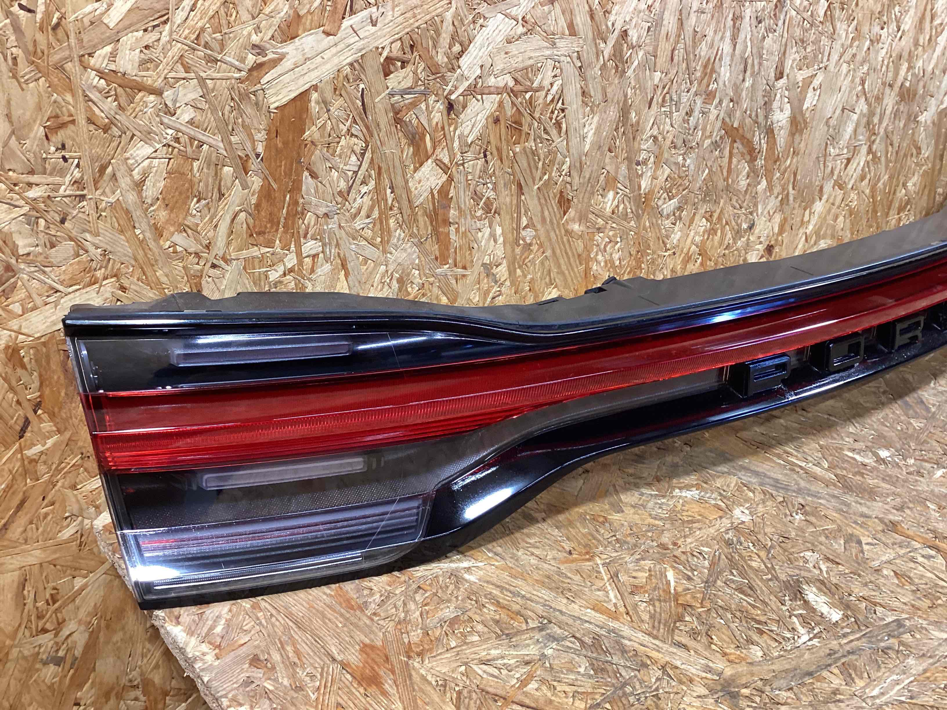 Фонарь стоп-сигнал Porsche Macan 060326-122