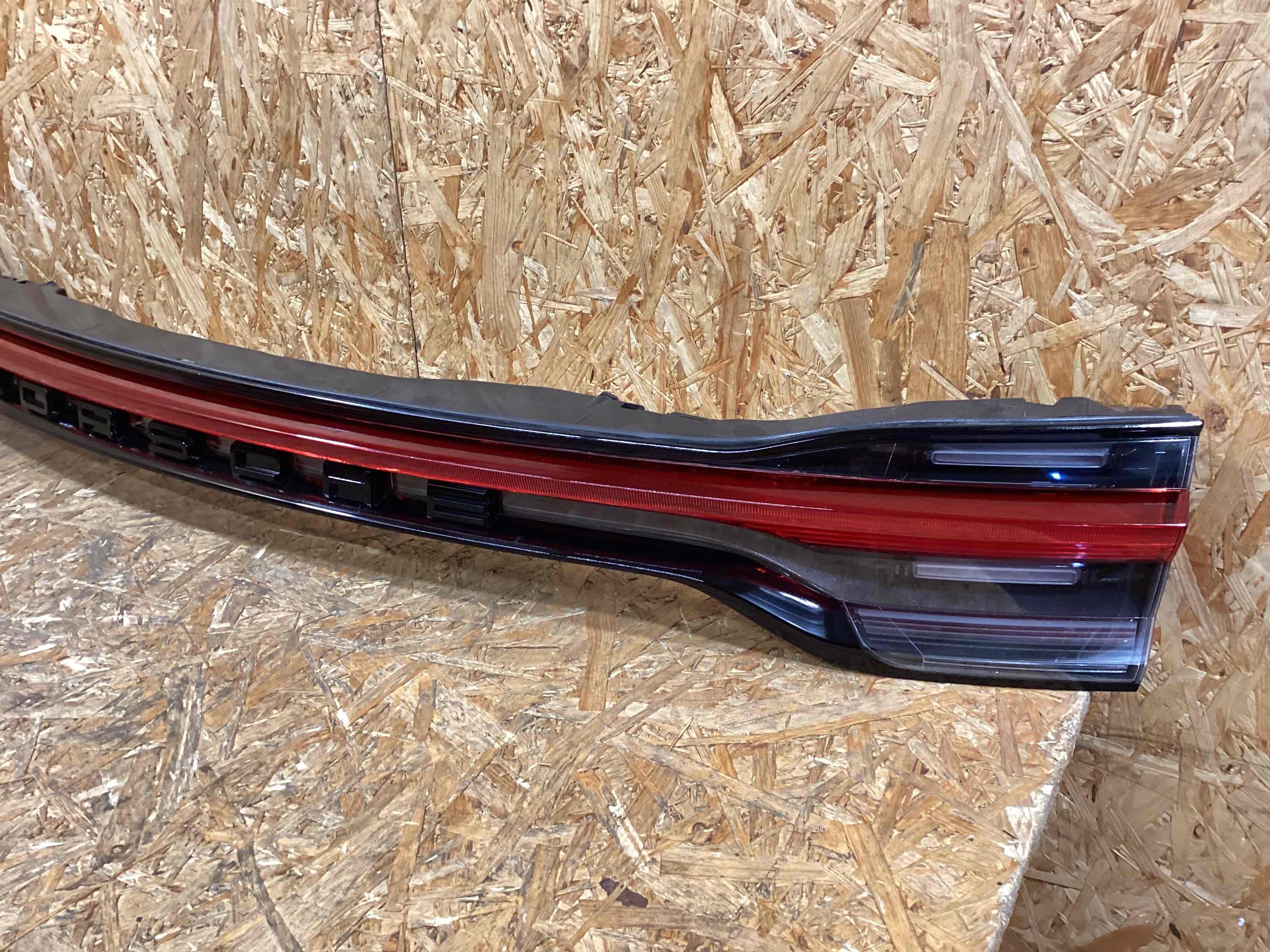 Фонарь стоп-сигнал Porsche Macan 060326-122