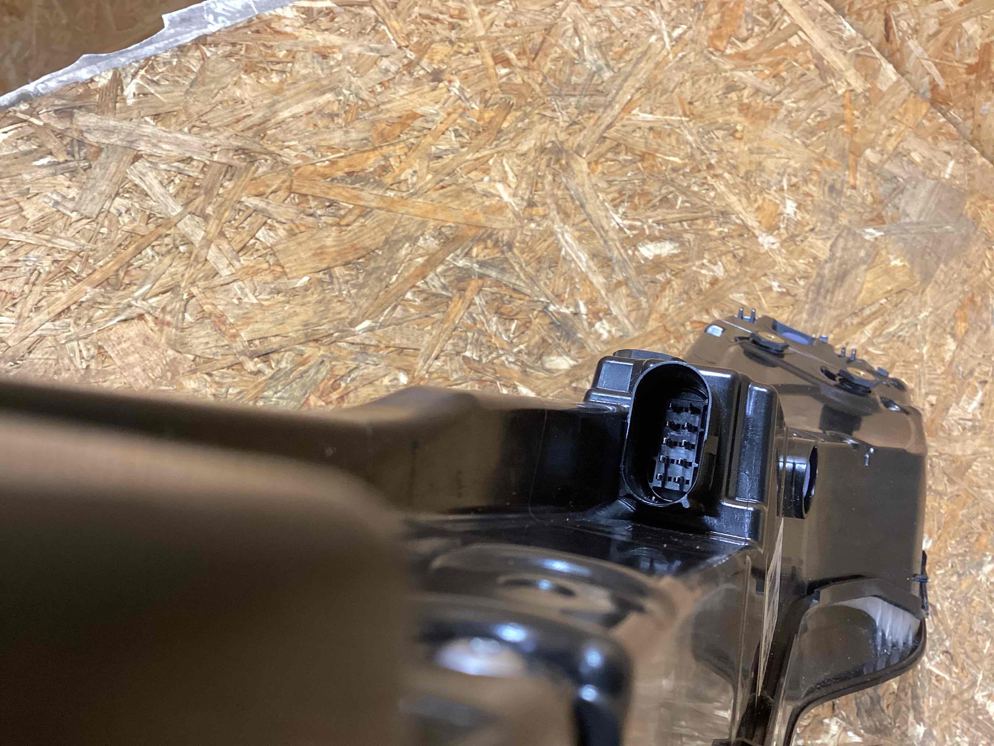 Фонарь стоп-сигнал Porsche Macan 060326-122