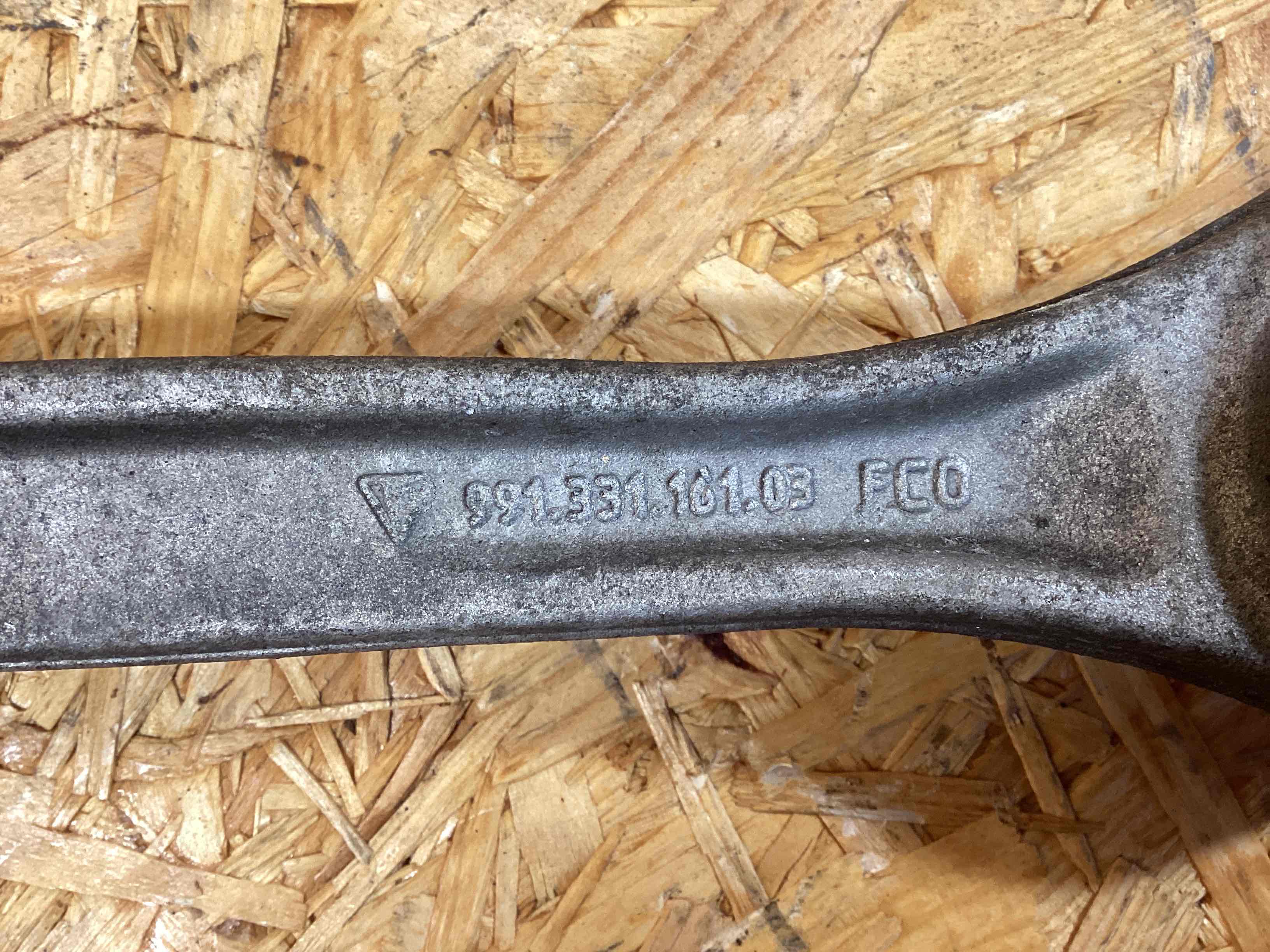 Рычаг задний Porsche 911 060525-127