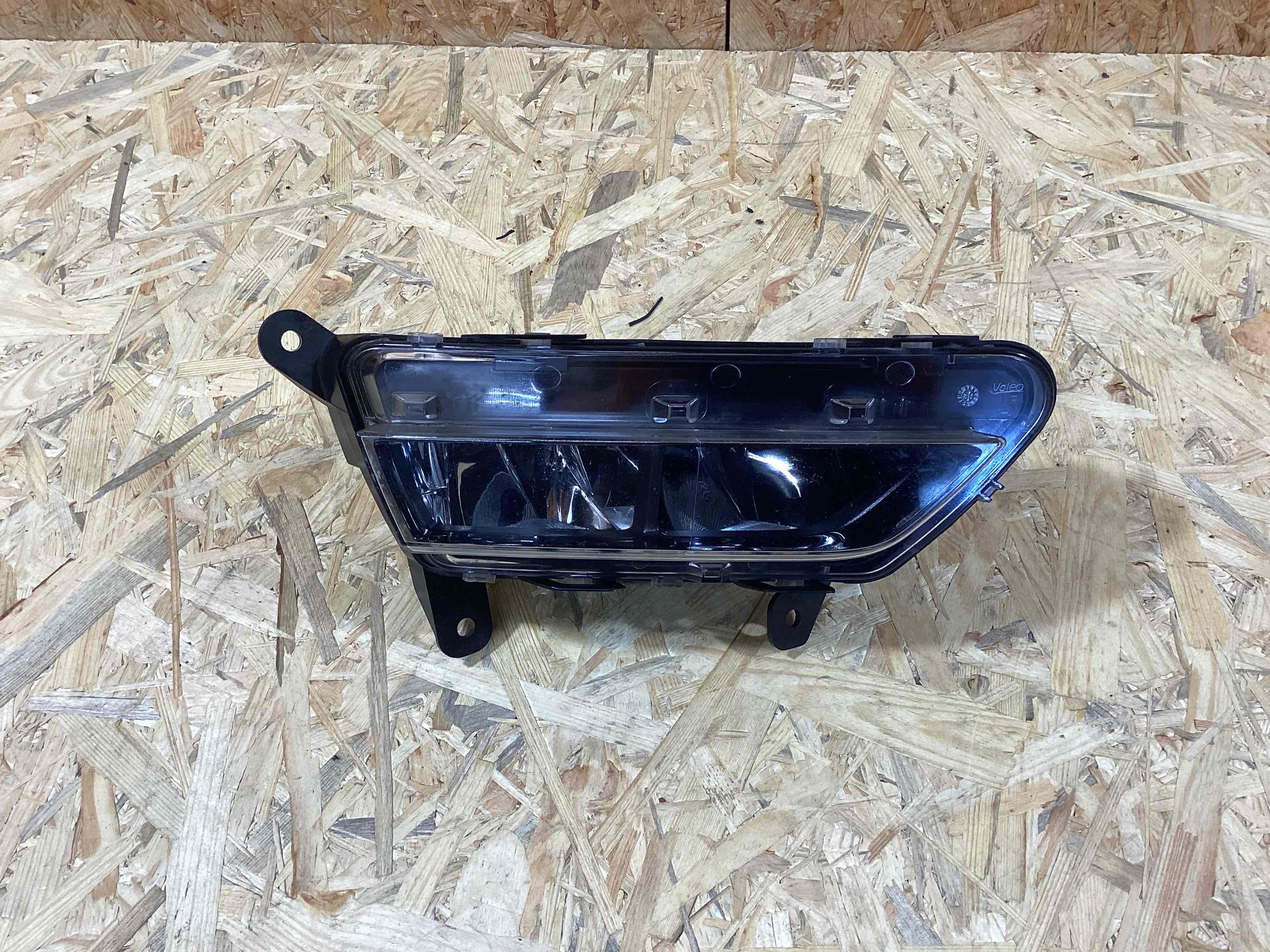 Фара противотуманная Porsche Macan 060526-124
