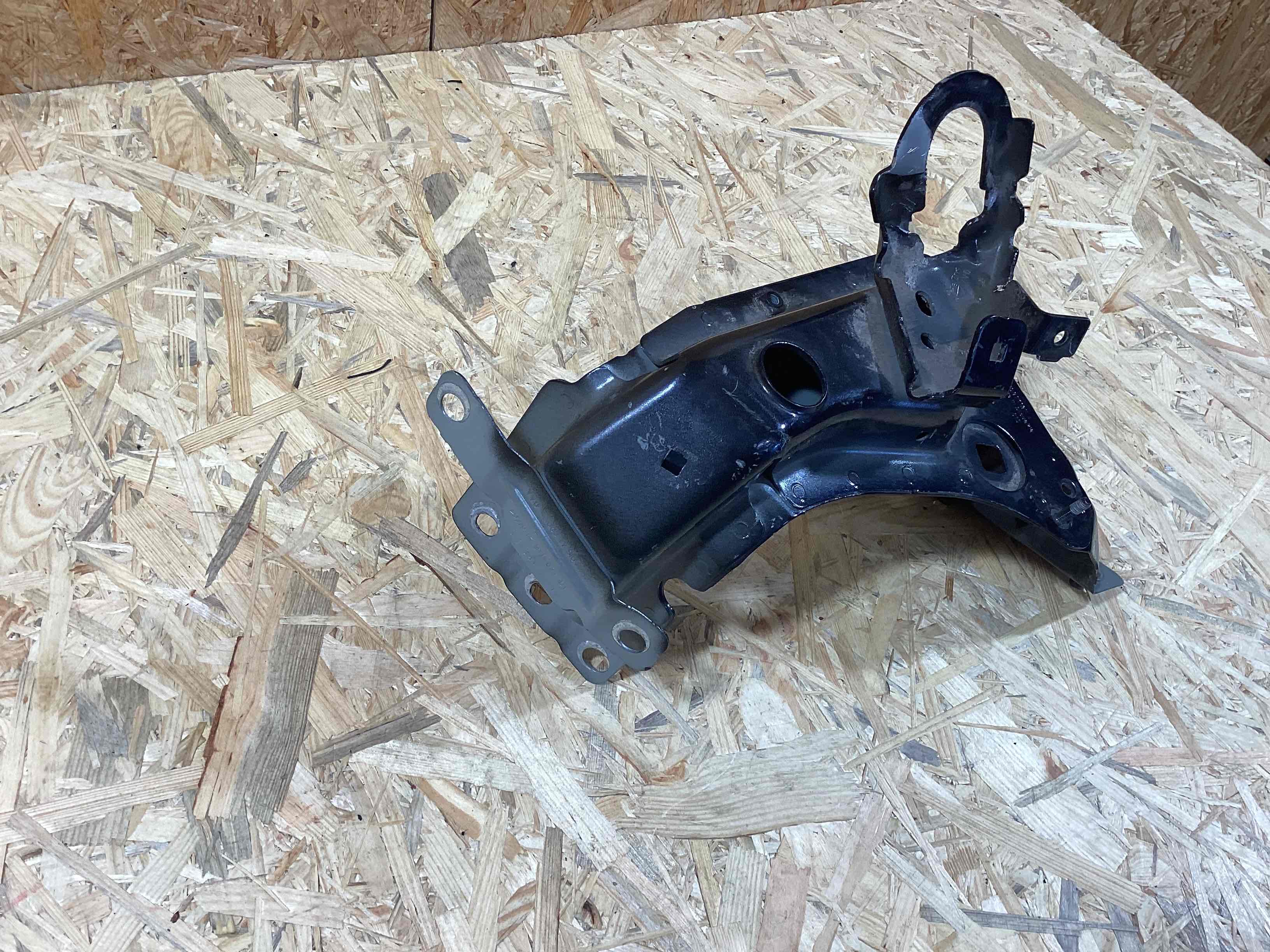 Крепление фары Porsche Cayenne 060526-134