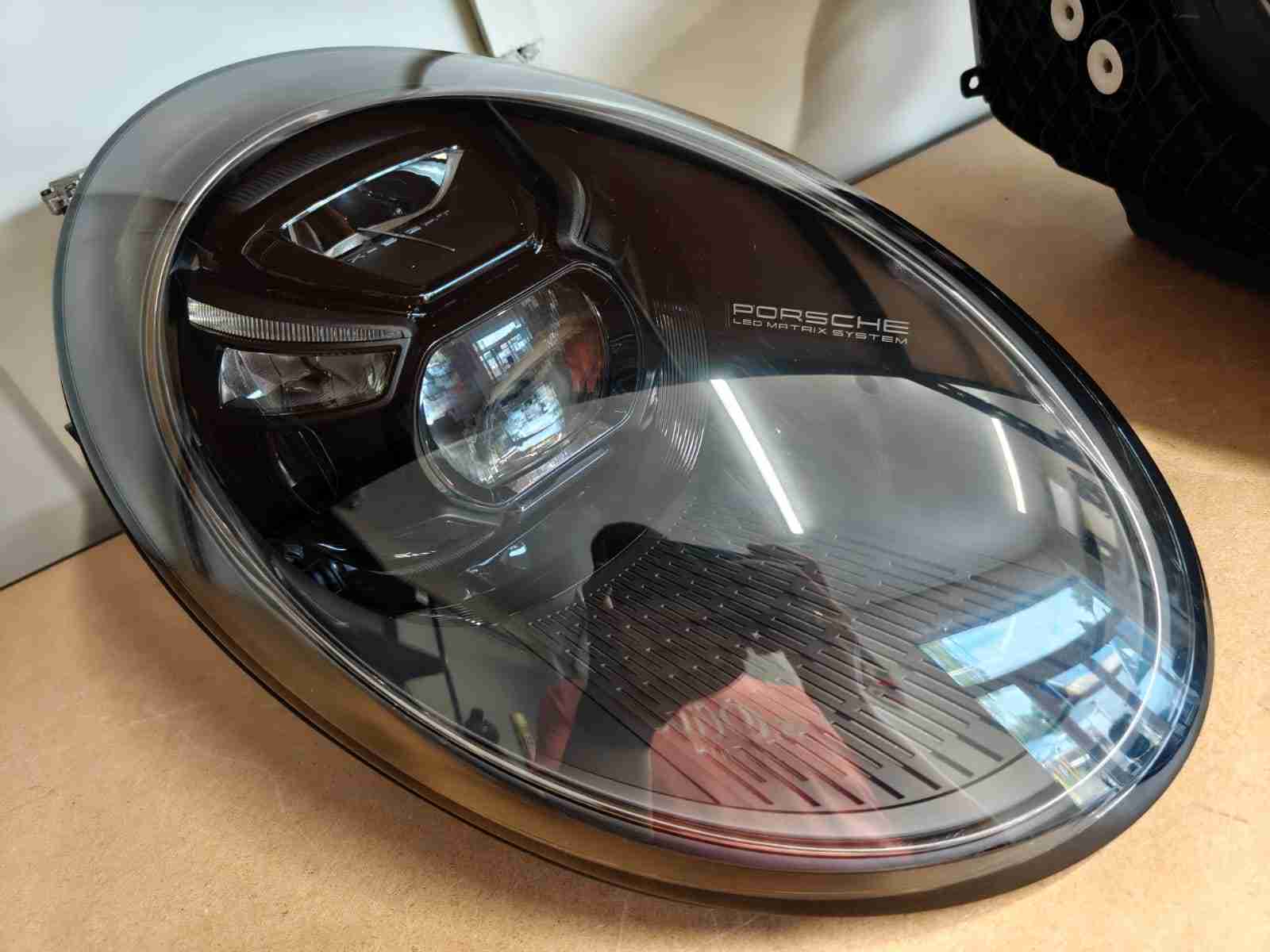 Фара левая Porsche 911 060826-204