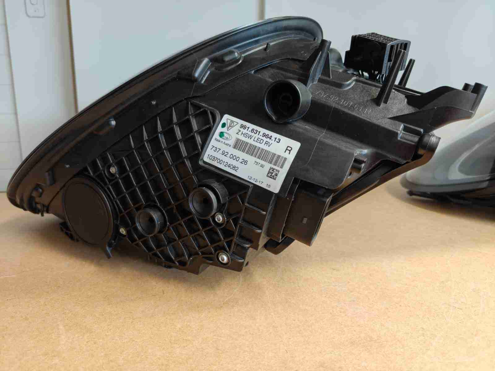 Фара правая Porsche 911 060826-205