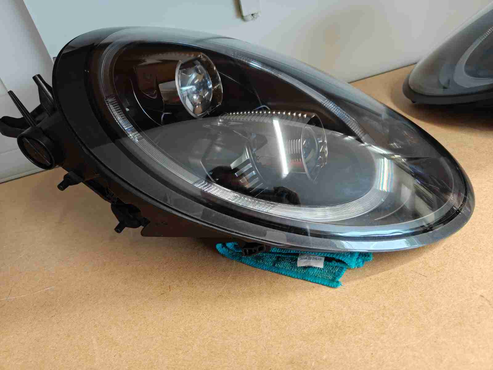 Фара левая Porsche 911 060826-206