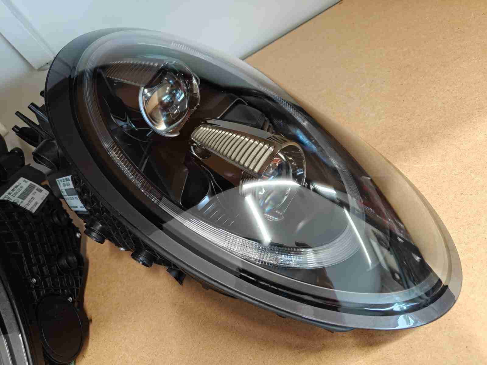 Фара левая Porsche 911 060826-206