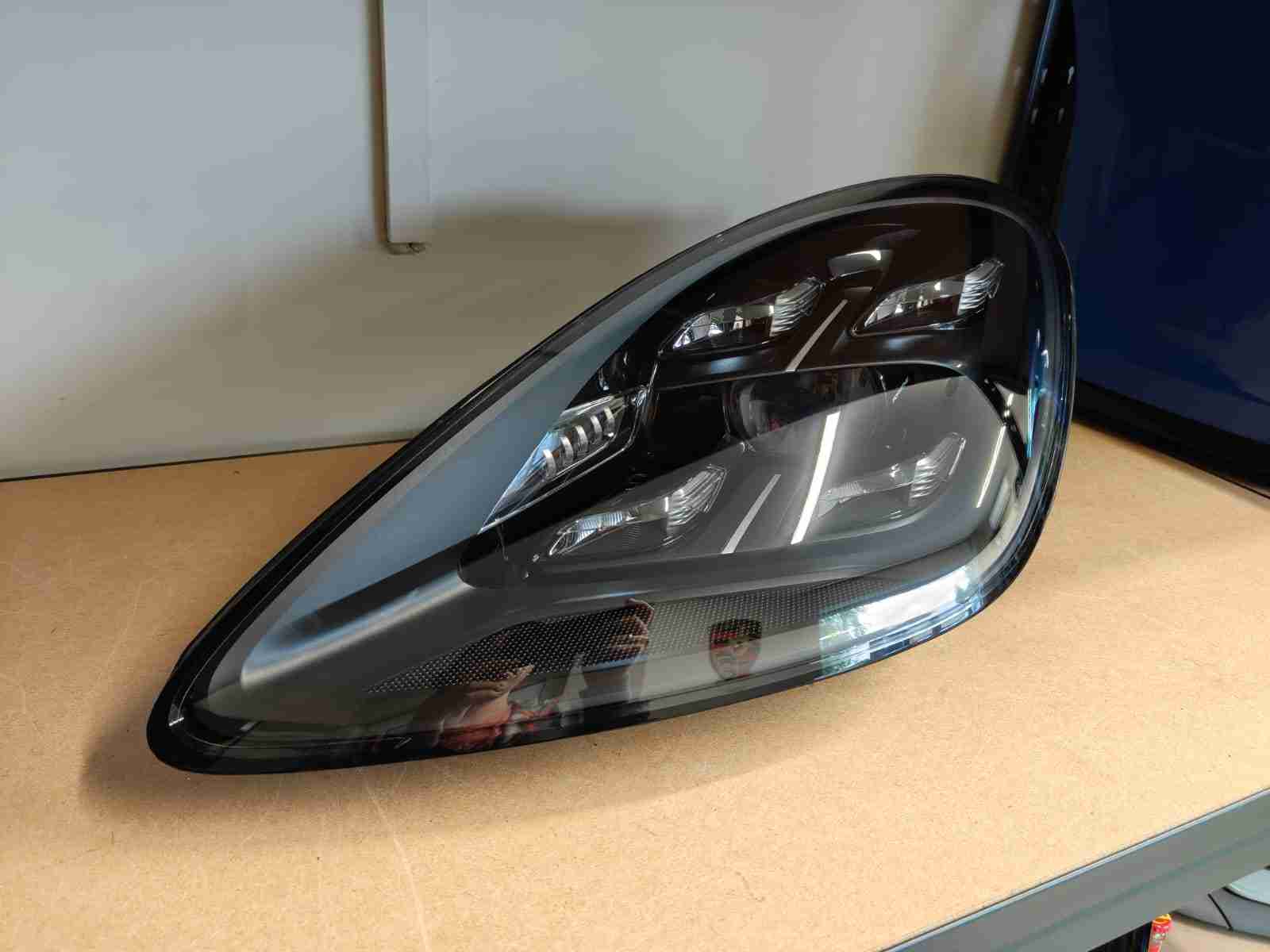 Фара права Porsche Cayenne 060926-202