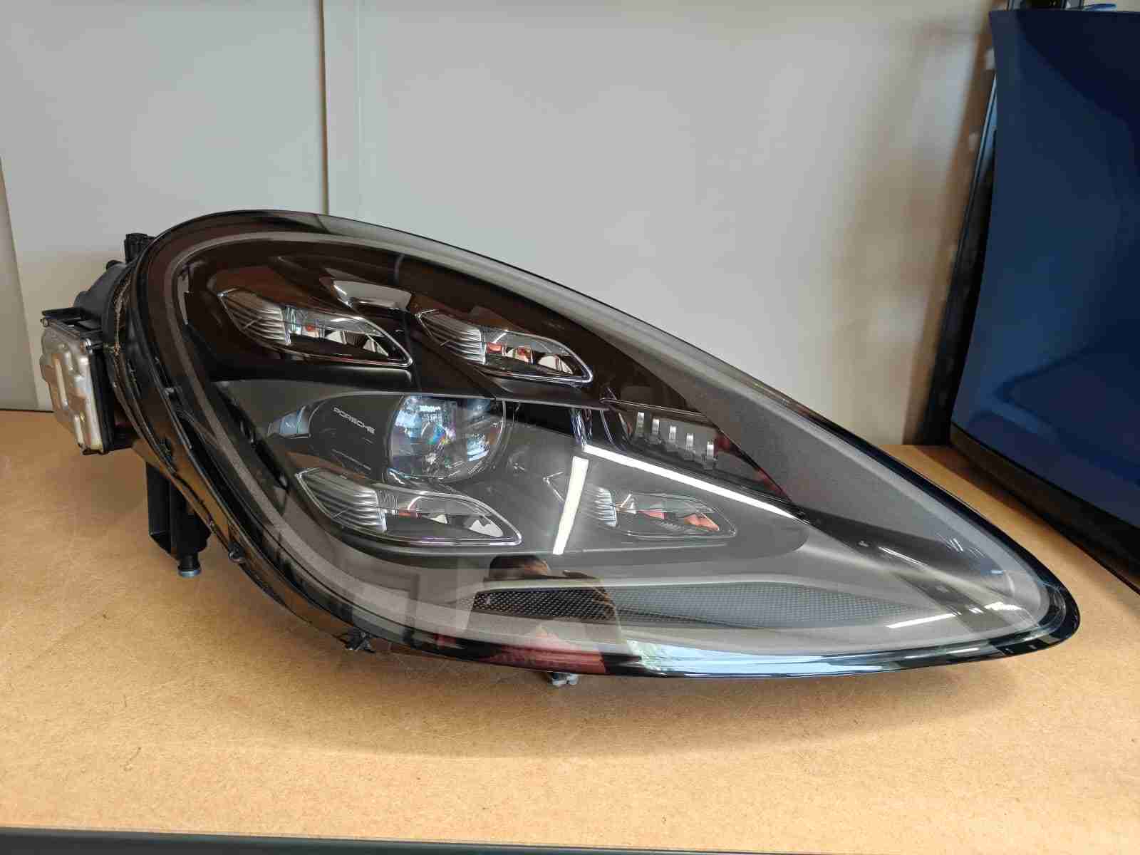 Фара права Porsche Cayenne 060926-204