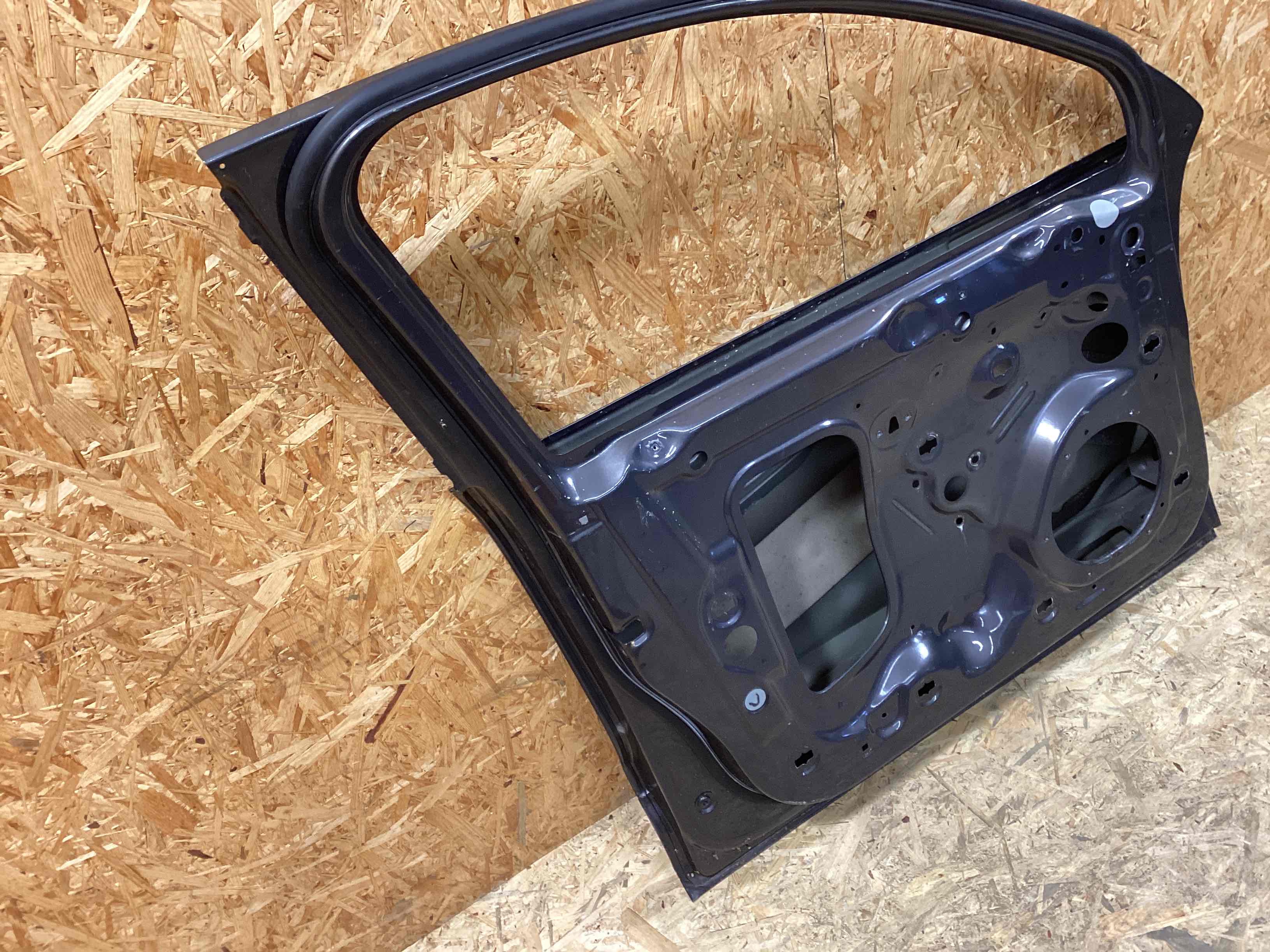 Дверь передняя левая Porsche Macan 061025-101