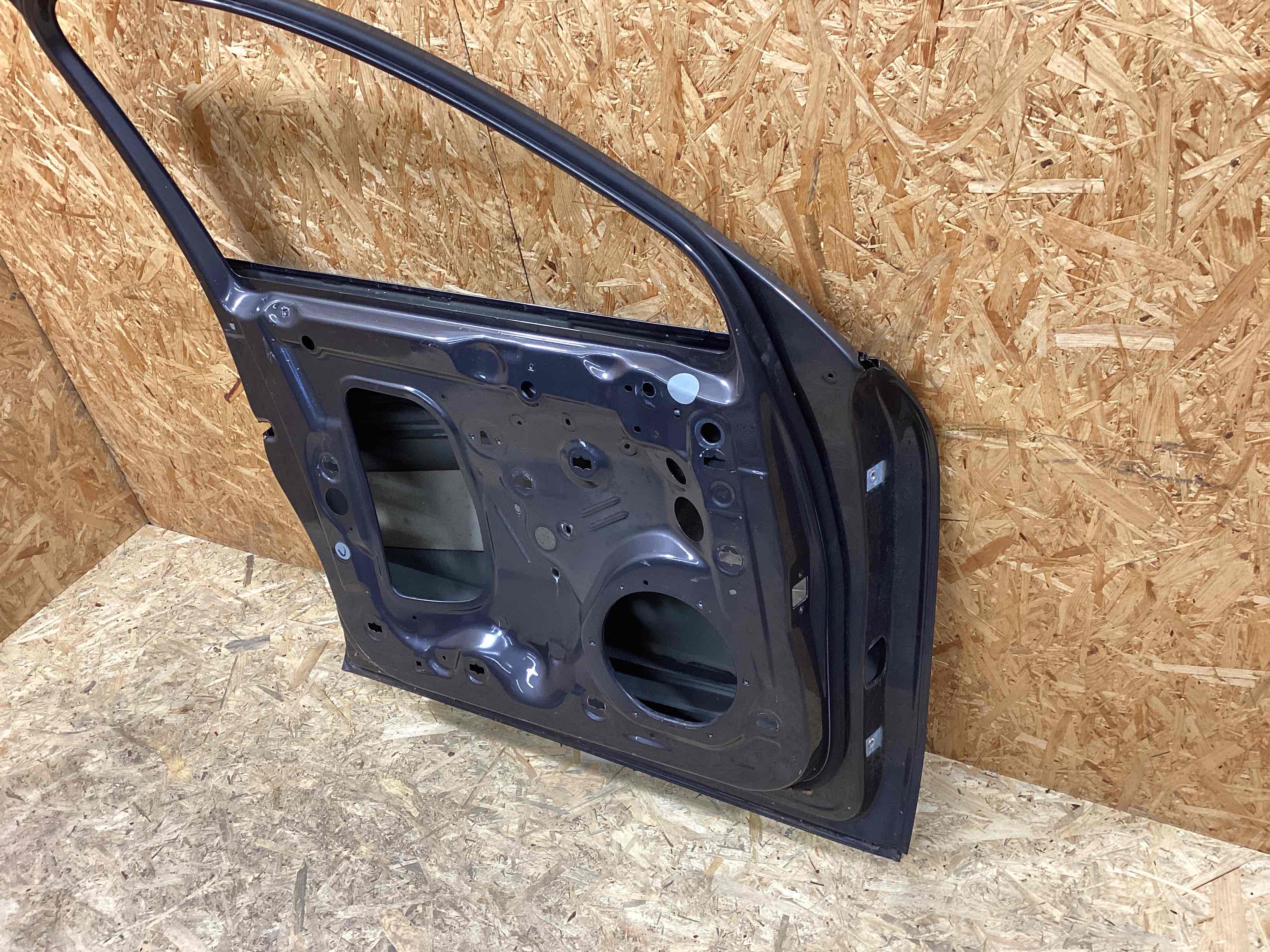 Дверь передняя левая Porsche Macan 061025-101