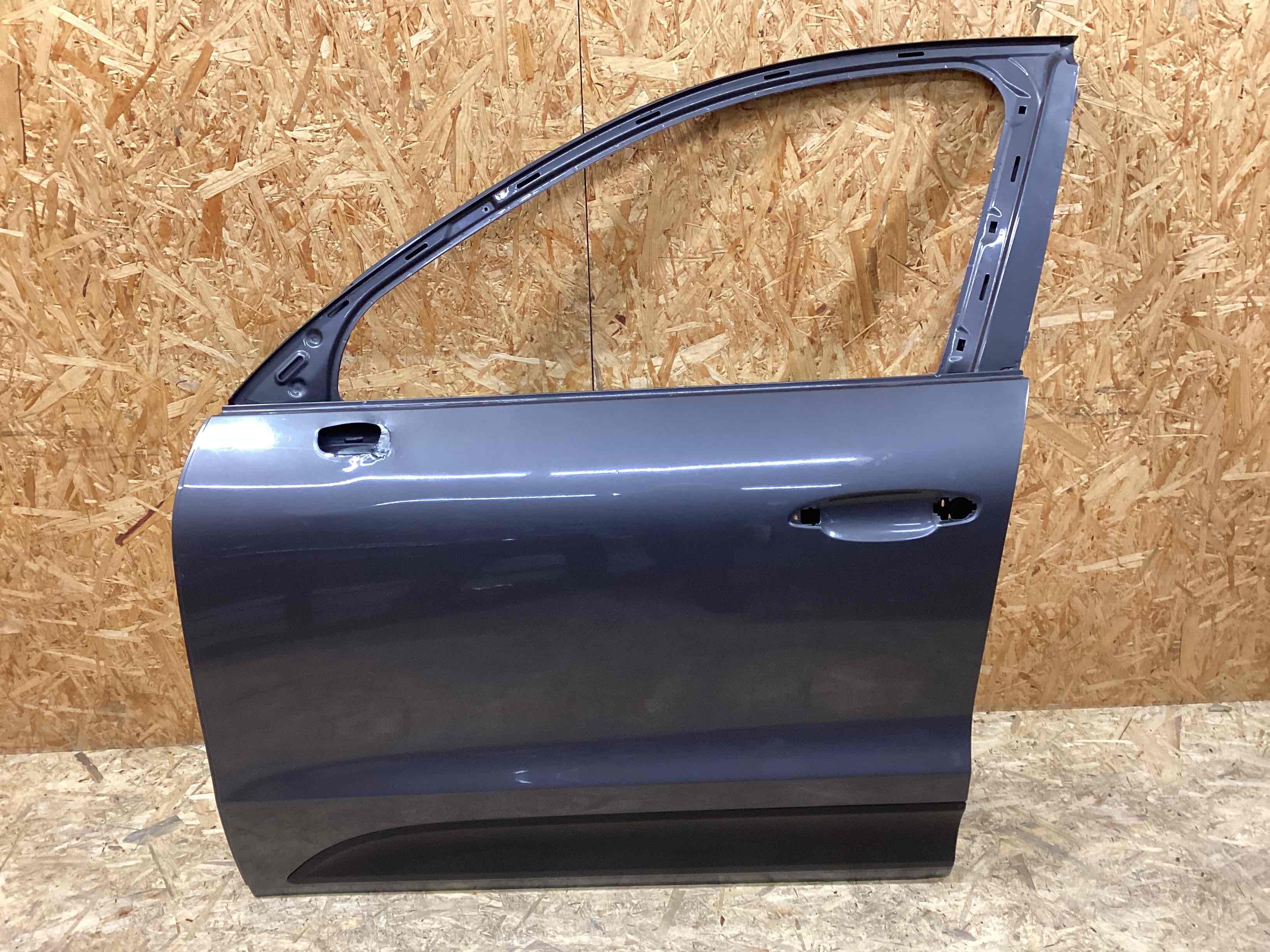 Дверь передняя левая Porsche Macan 061025-101