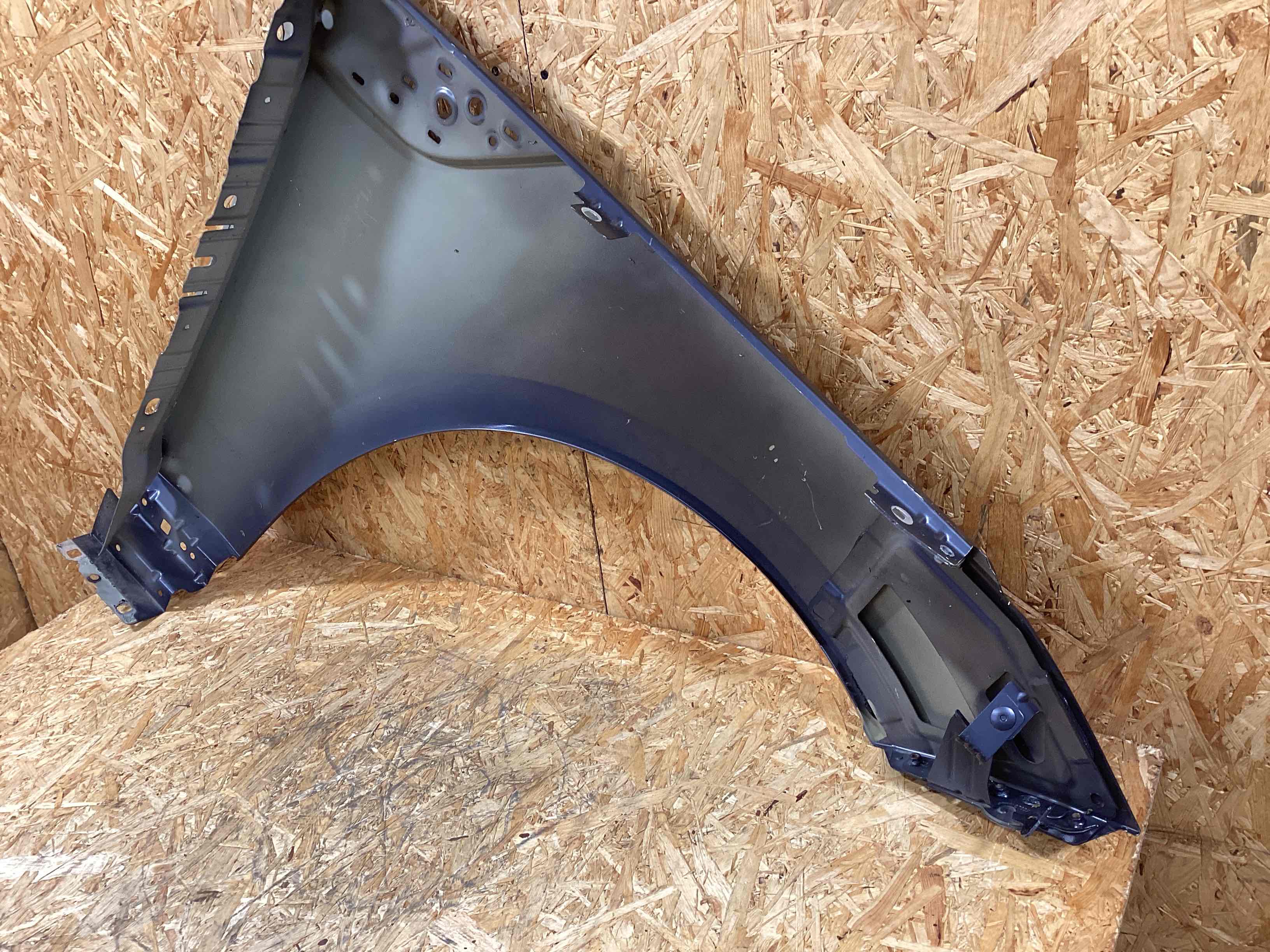 Крыло переднее левое Land Rover Range Rover Sport L461 061025-106