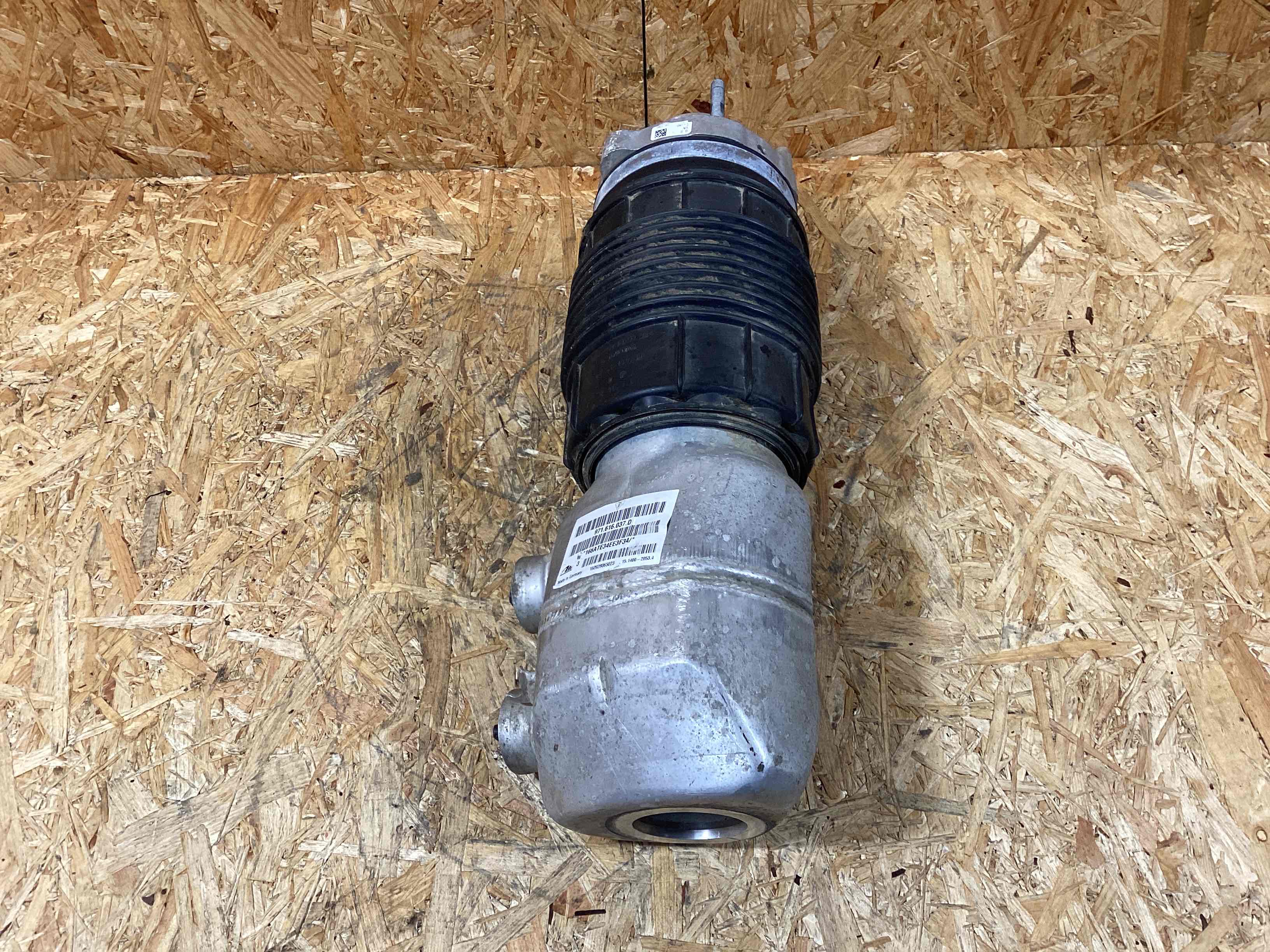 Амортизатор передний левый Porsche Panamera 061025-114