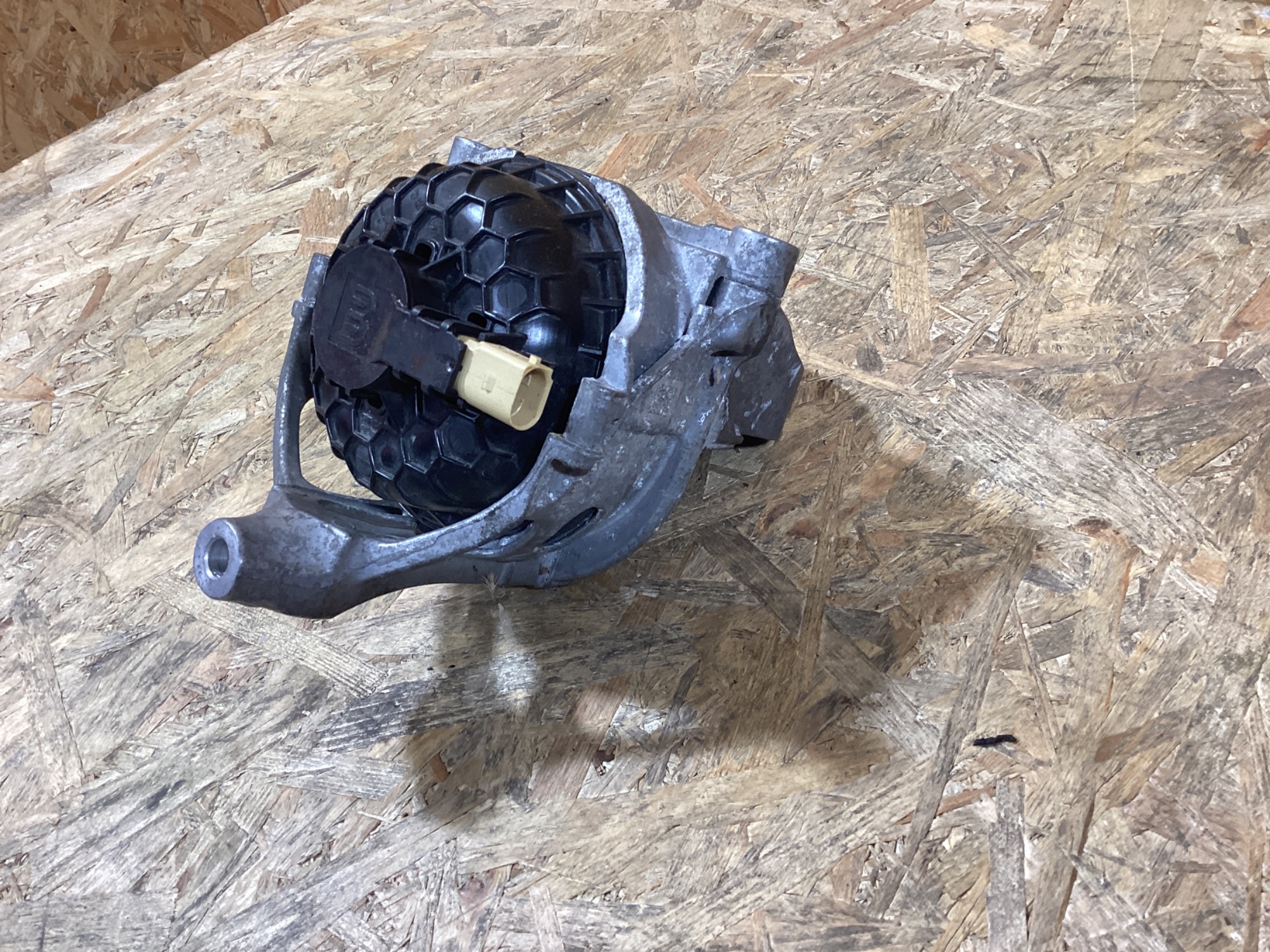 Подушка крепления двигателя Porsche Cayenne 061026-102