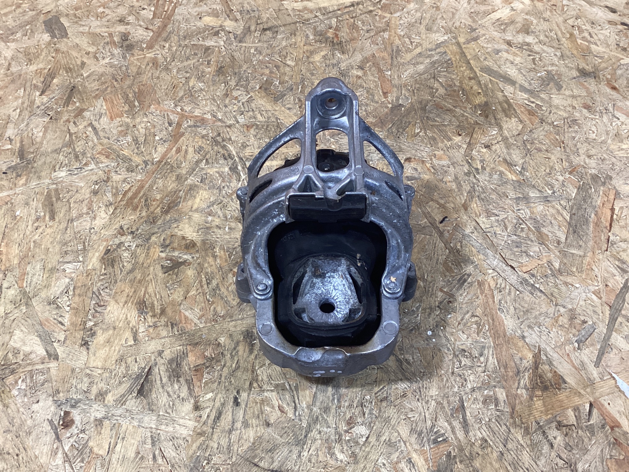 Подушка крепления двигателя Porsche Cayenne 061026-102