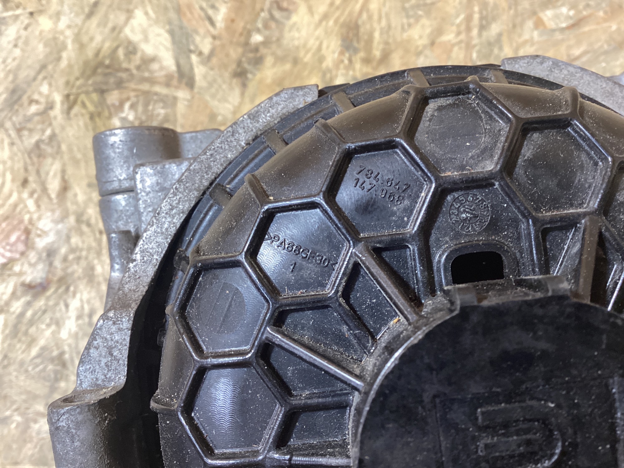 Подушка крепления двигателя Porsche Cayenne 061026-102