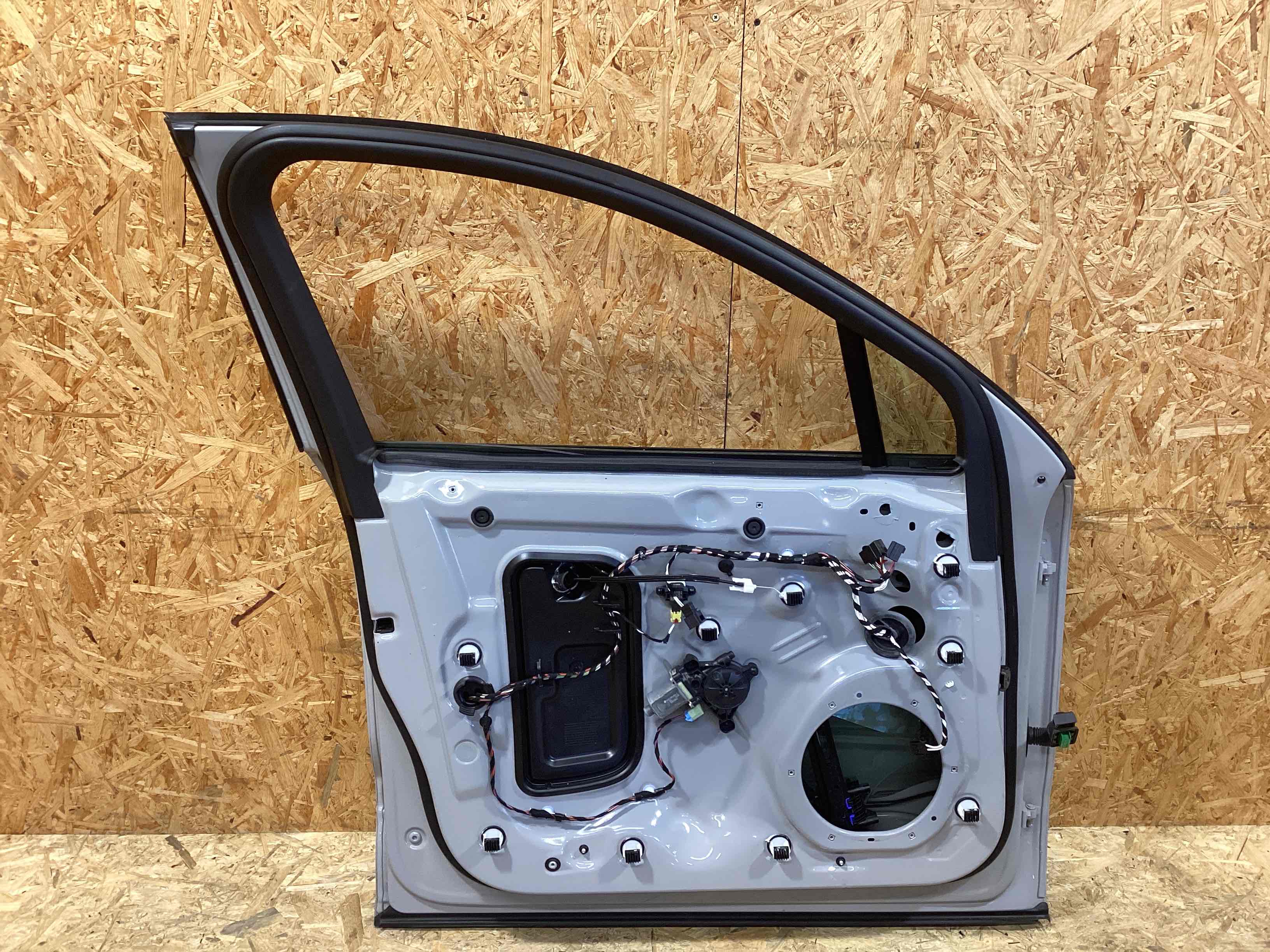 Дверь передняя левая Porsche Macan 061125-103