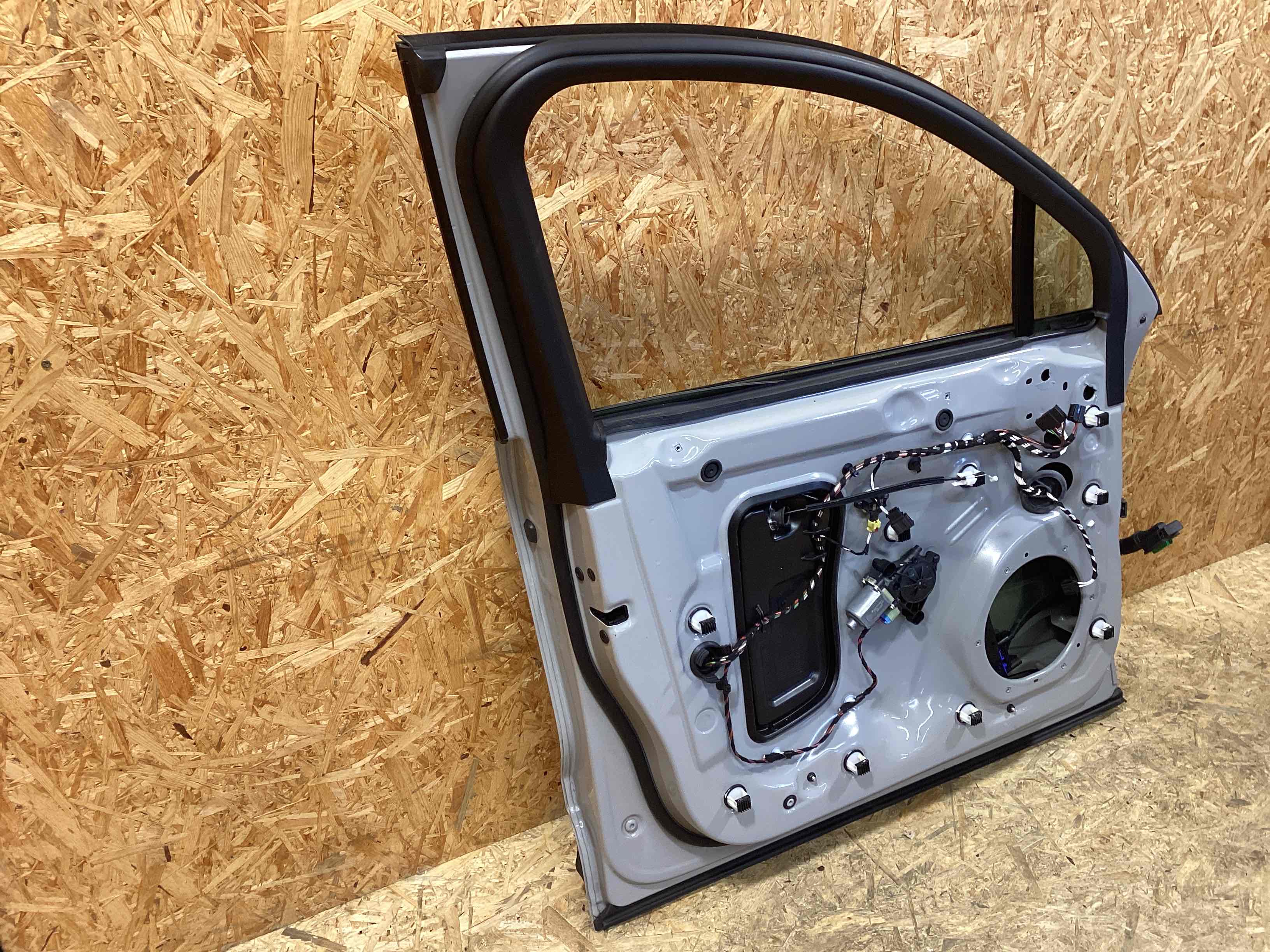 Дверь передняя левая Porsche Macan 061125-103