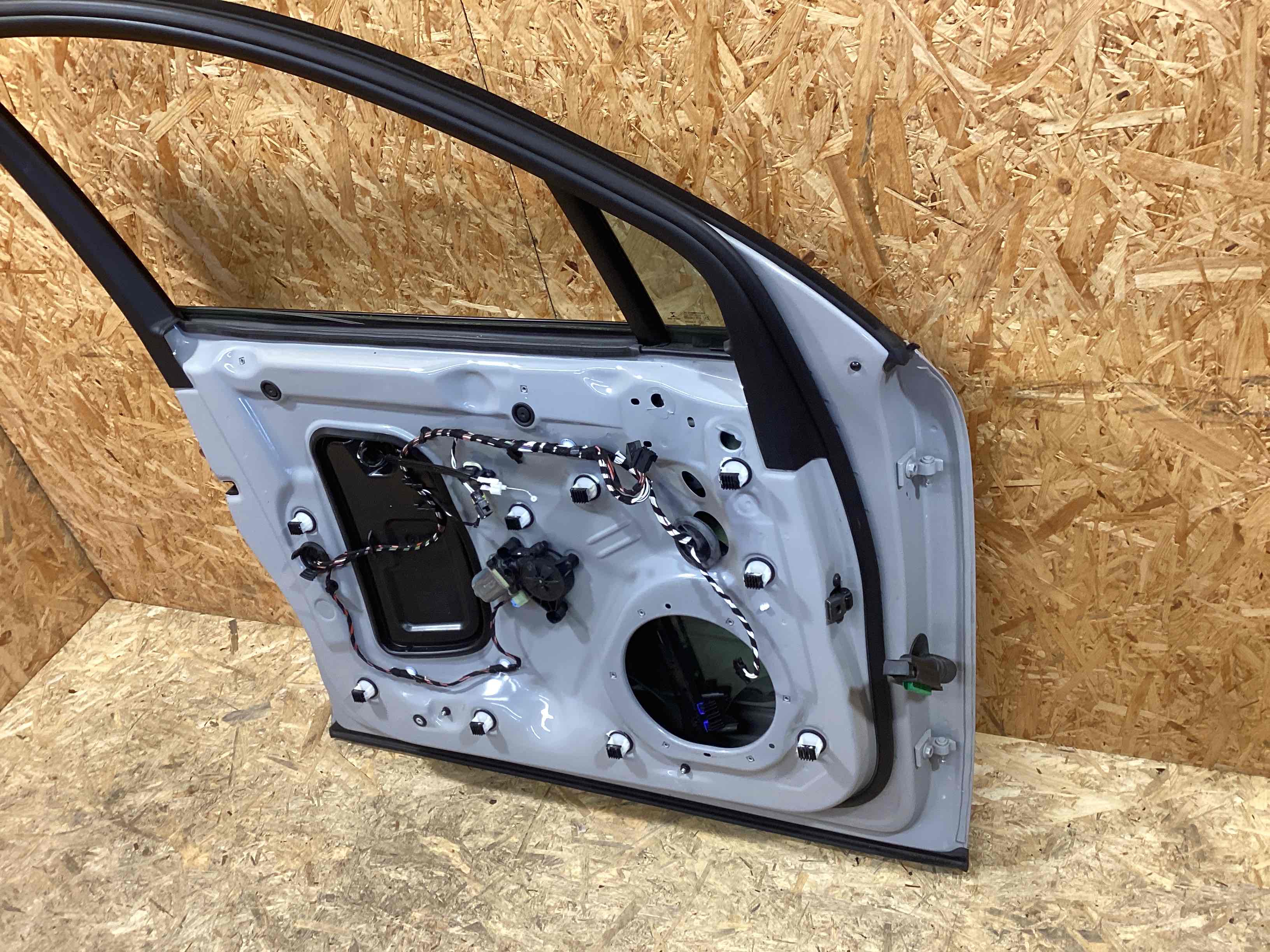 Дверь передняя левая Porsche Macan 061125-103