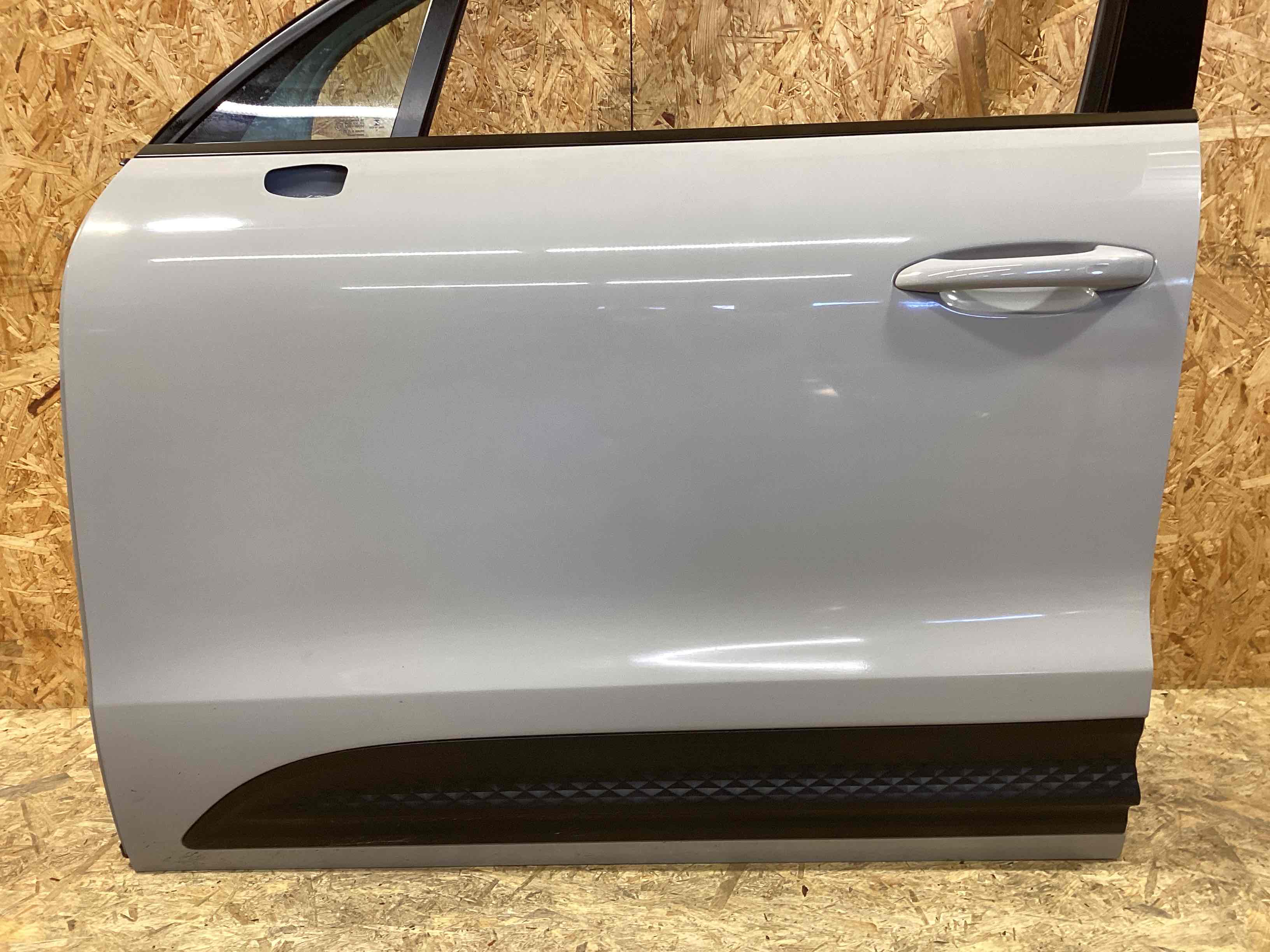 Дверь передняя левая Porsche Macan 061125-103