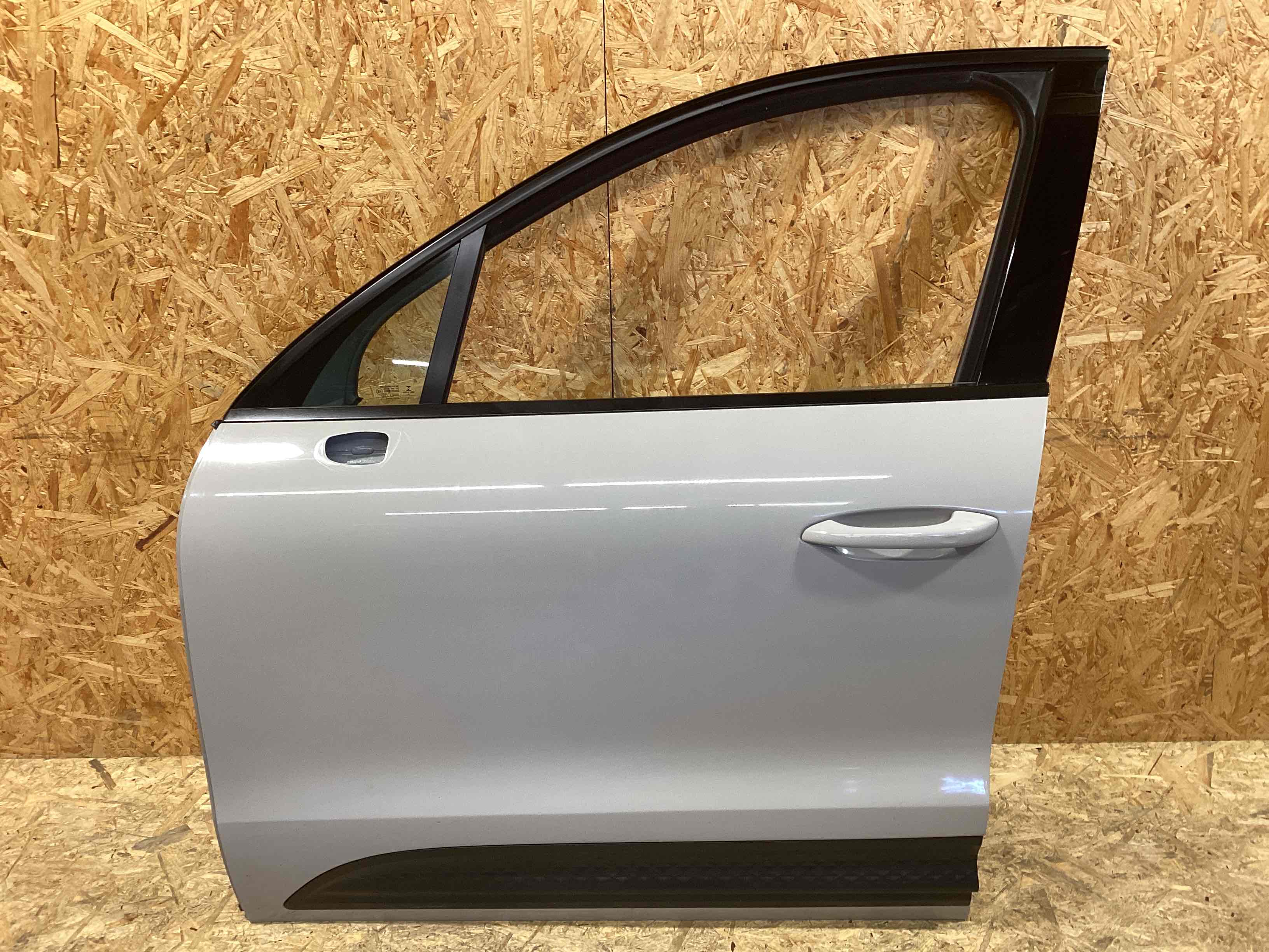 Дверь передняя левая Porsche Macan 061125-103