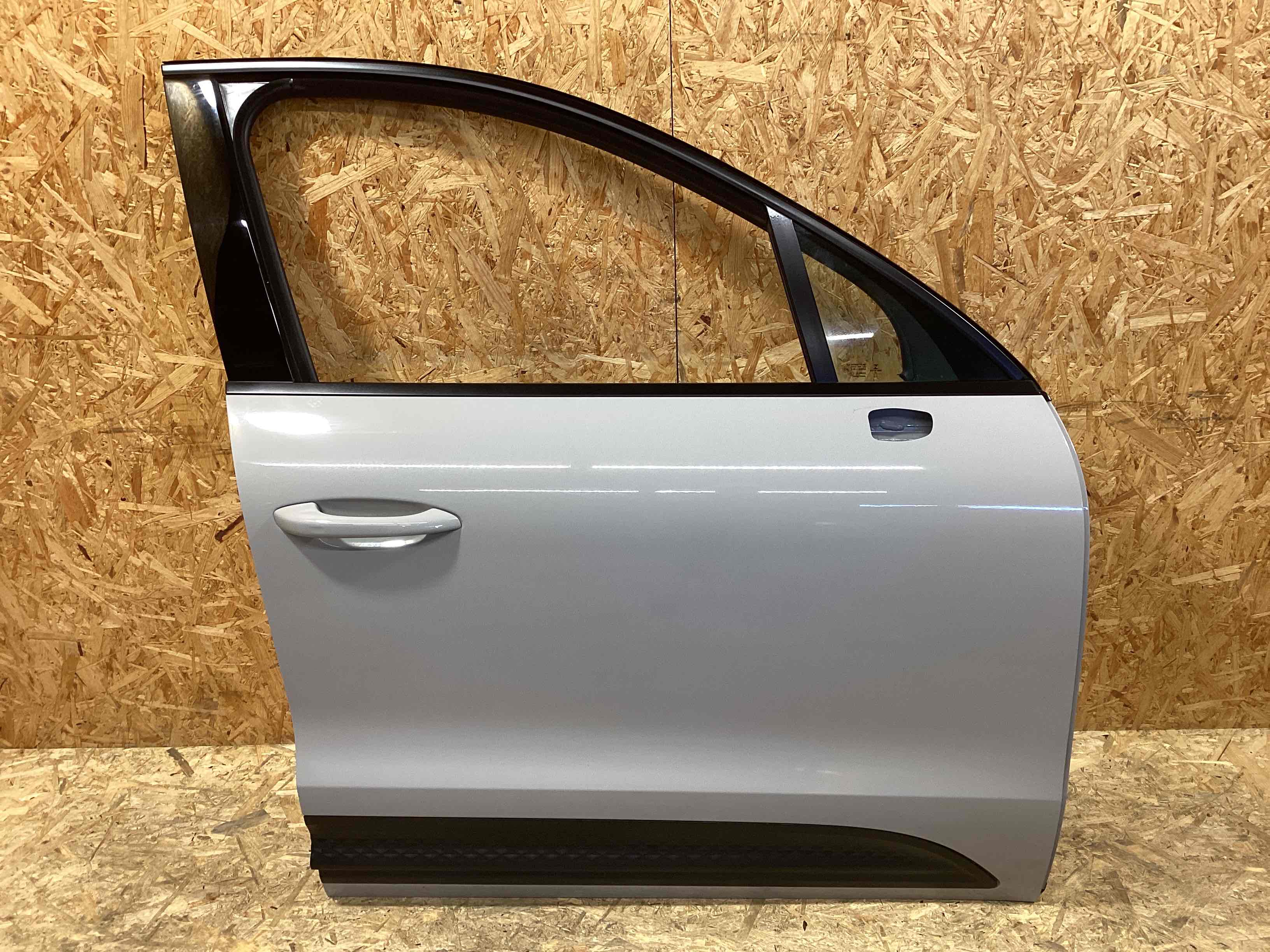 Дверь передняя правая Porsche Macan 061125-104