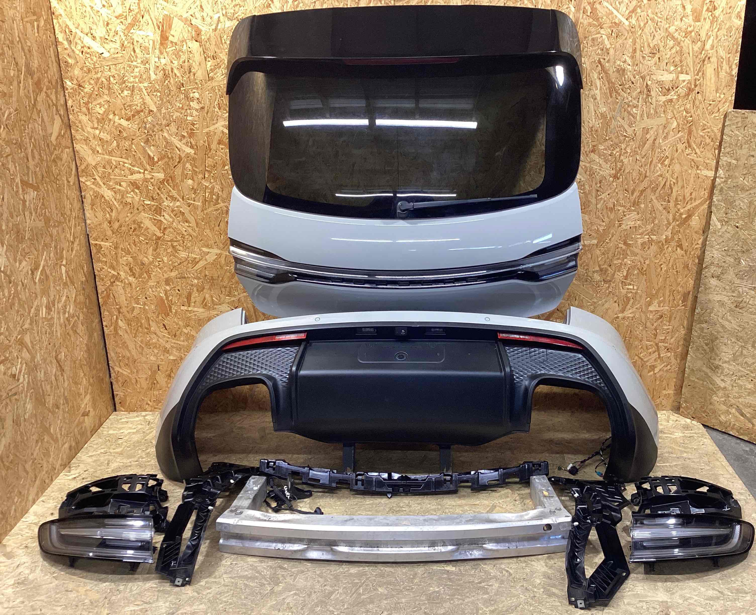 Крышка багажника, дверь багажника Porsche Macan 061125-105