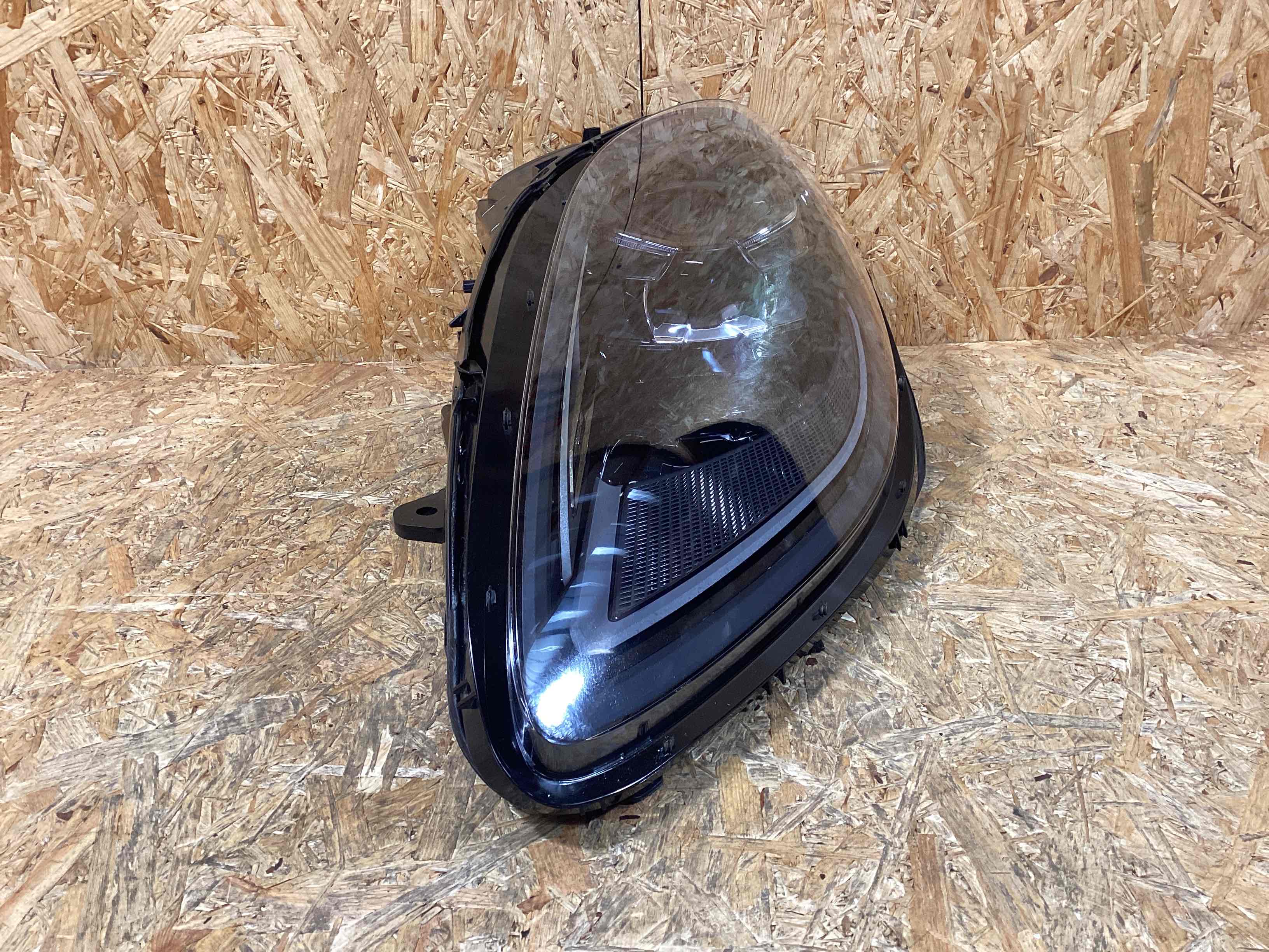 Фара левая Porsche Macan 061125-106