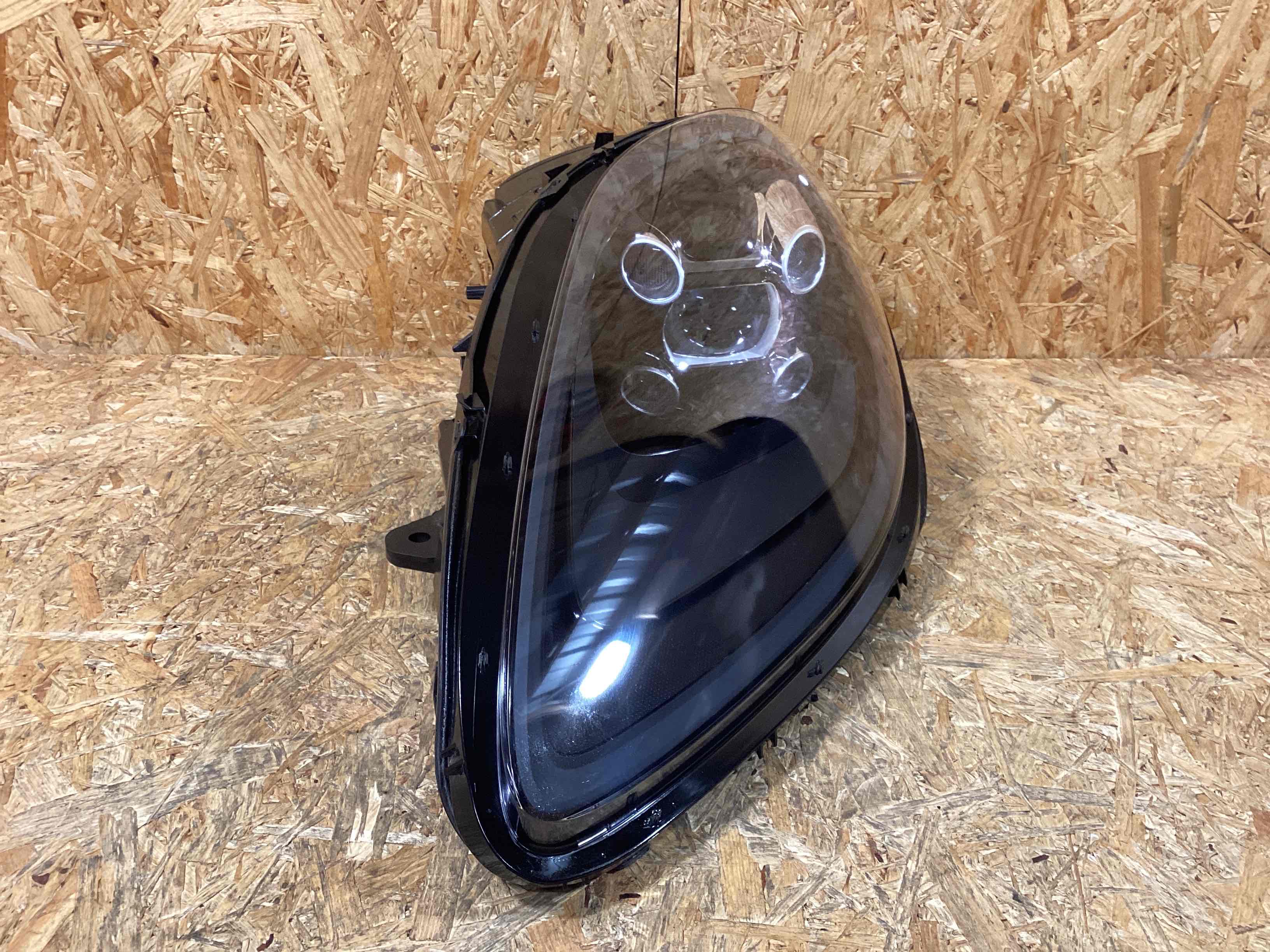 Фара левая Porsche Macan 061125-108