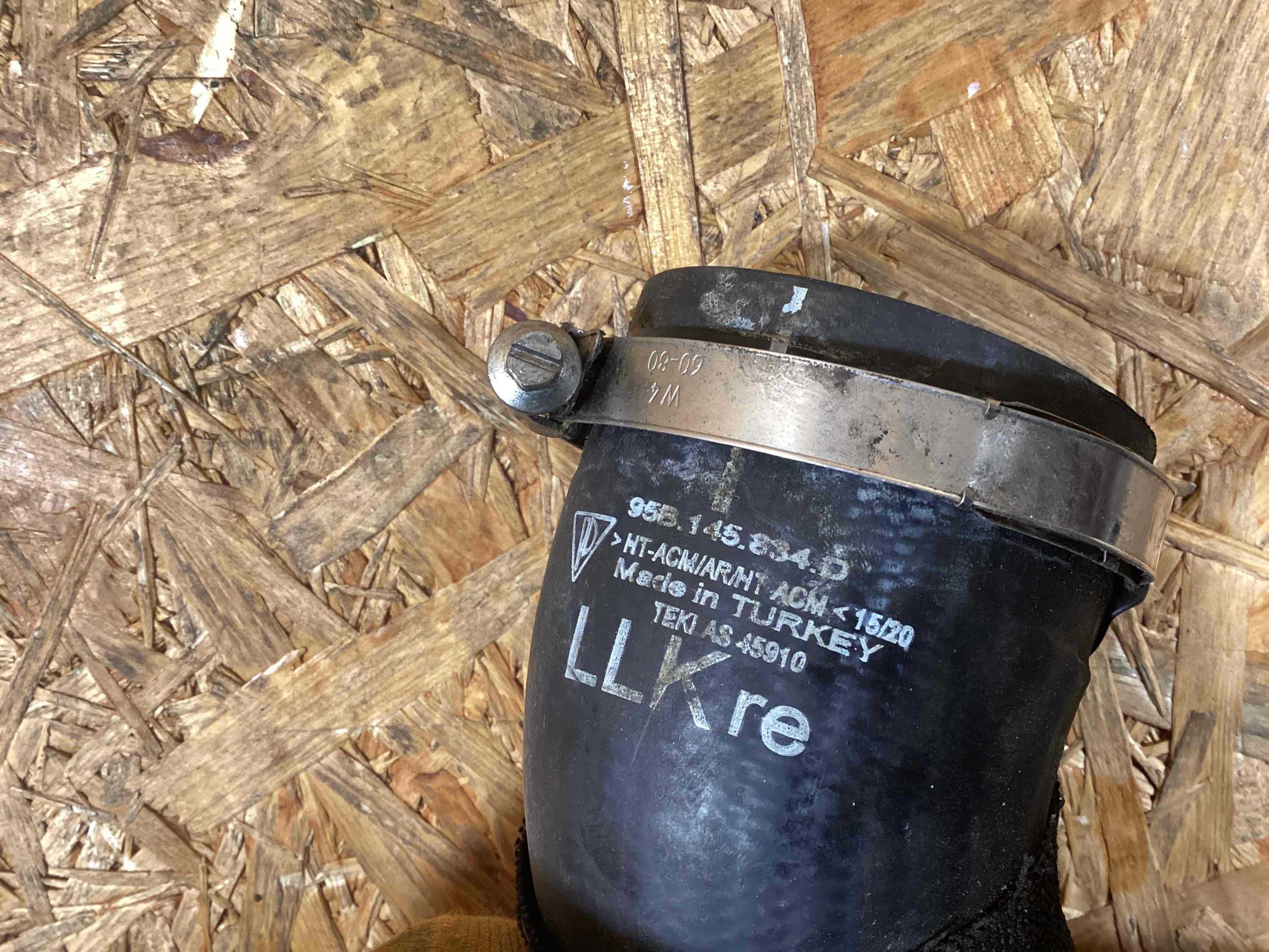 Патрубок Porsche Macan 070126-101