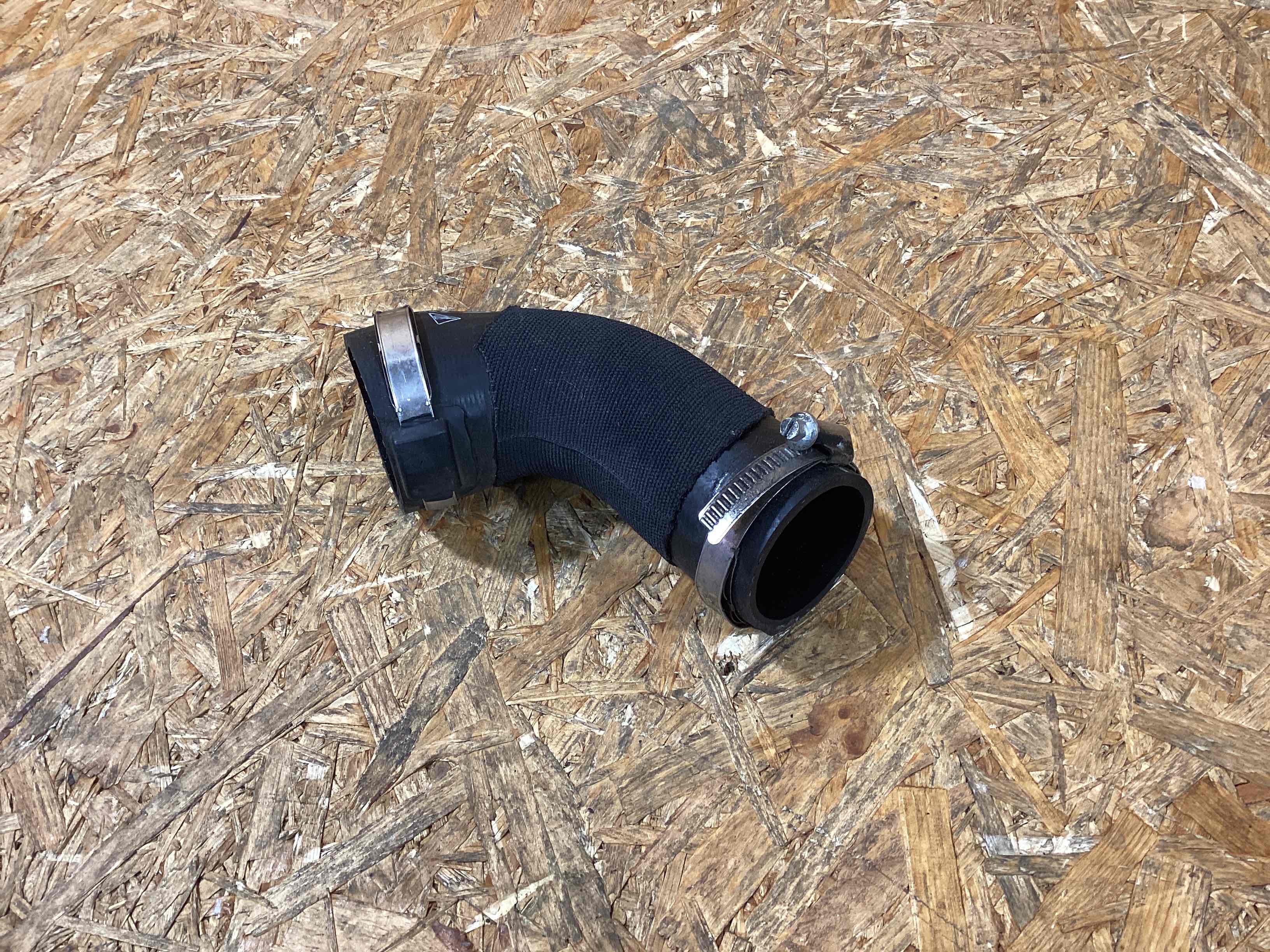 Патрубок Porsche Macan 070126-103