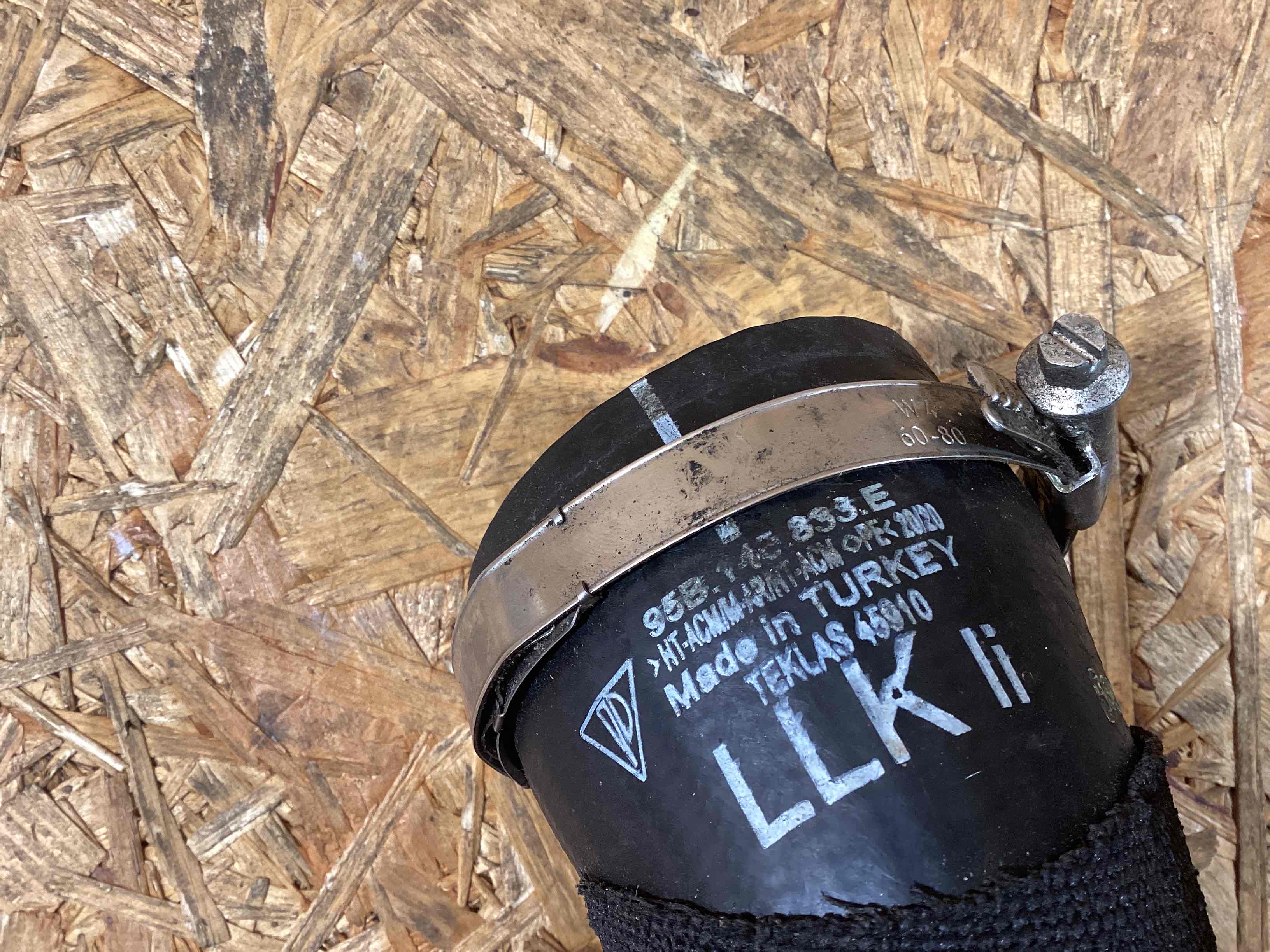 Патрубок Porsche Macan 070126-103