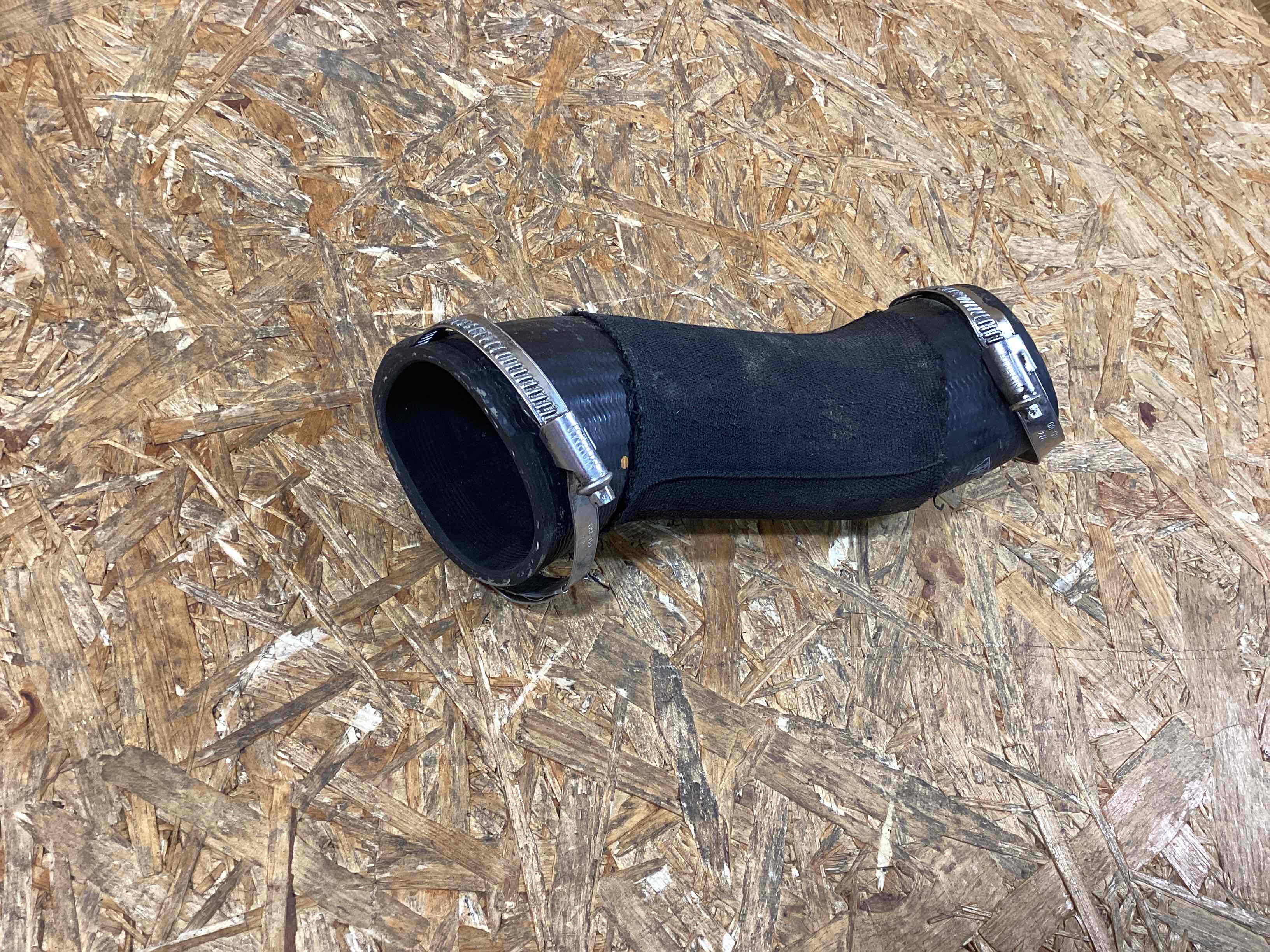 Патрубок Porsche Macan 070126-104