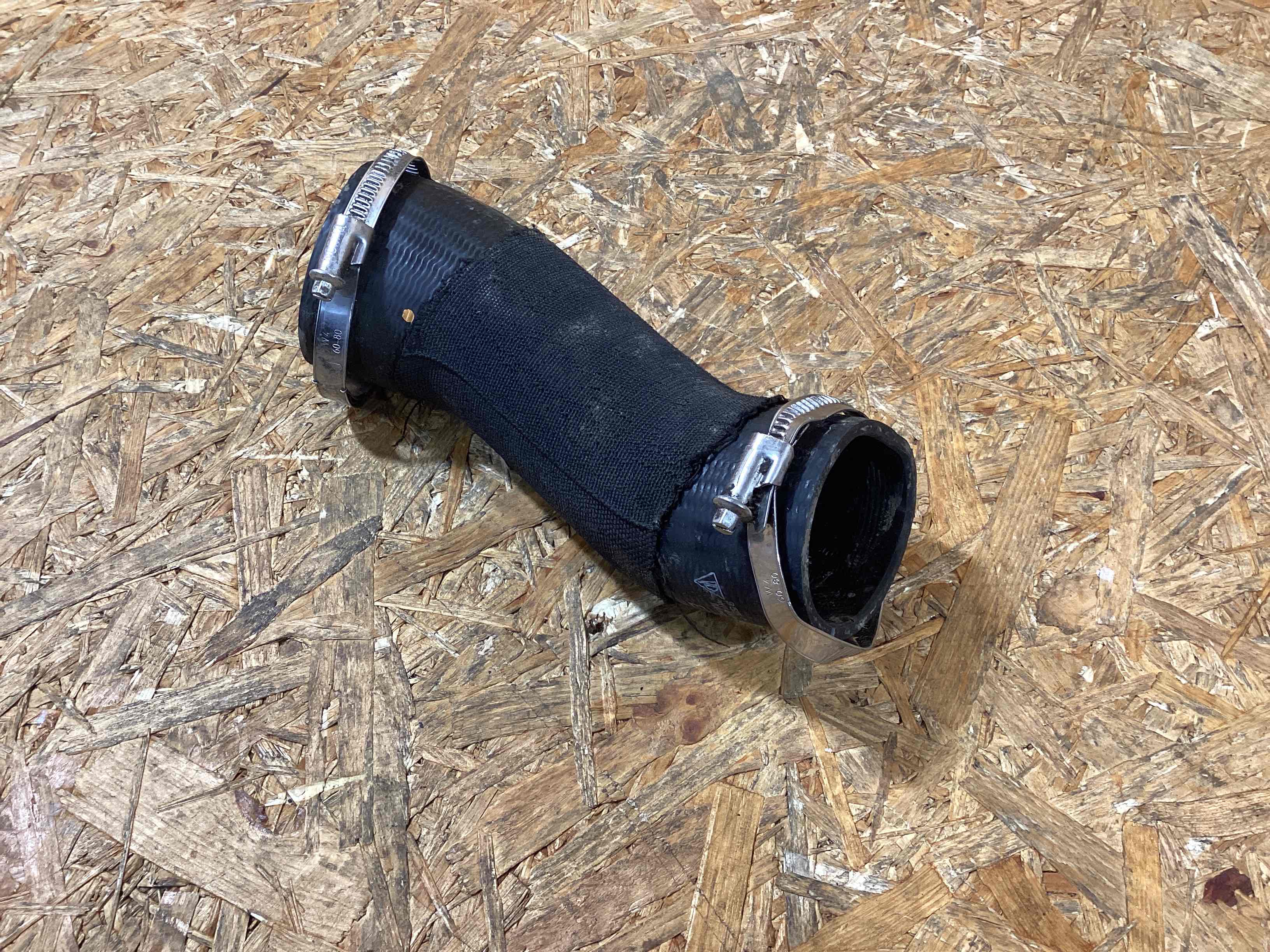 Патрубок Porsche Macan 070126-104